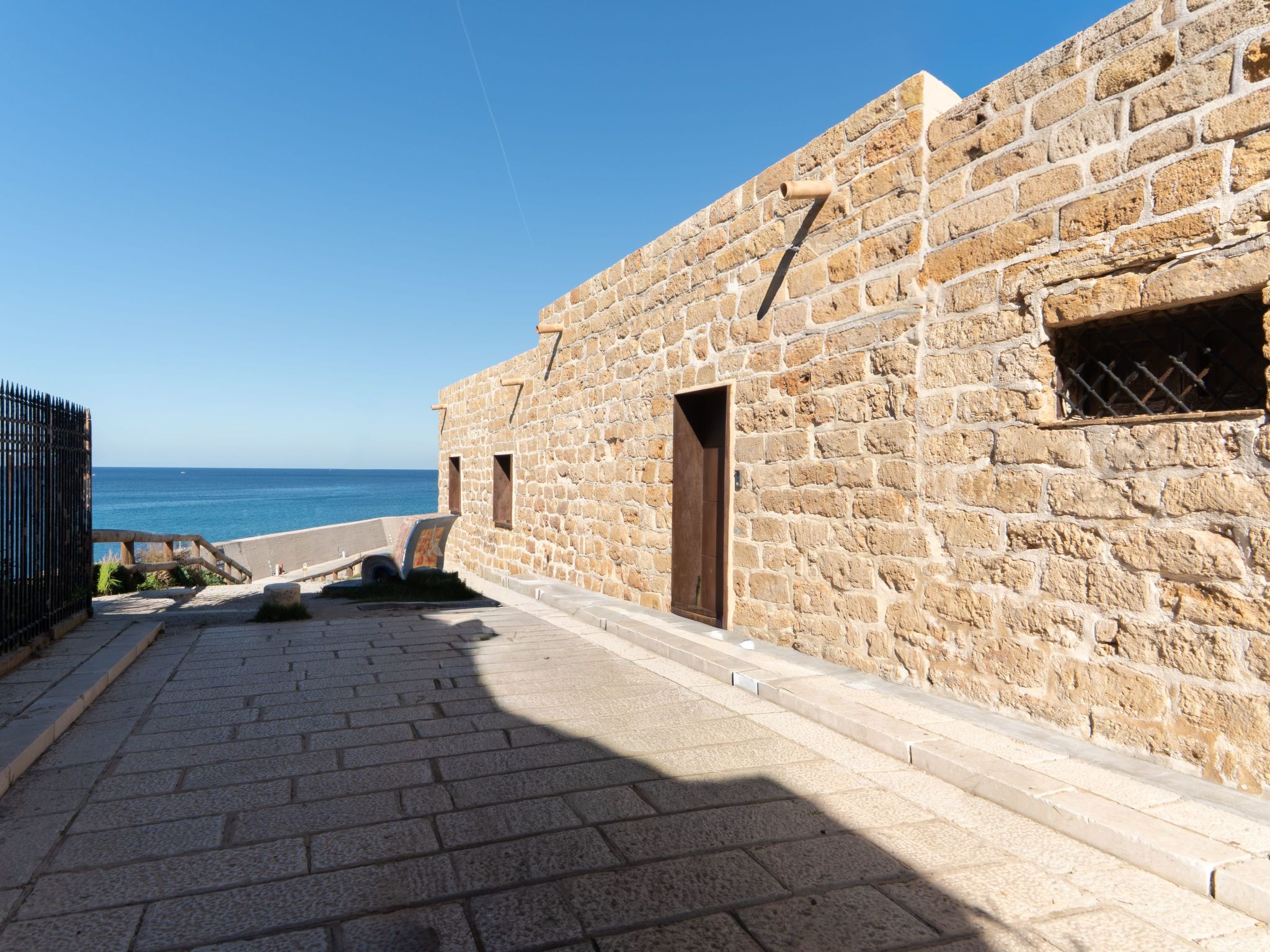 Luxuriöse Flucht mit Meerblick