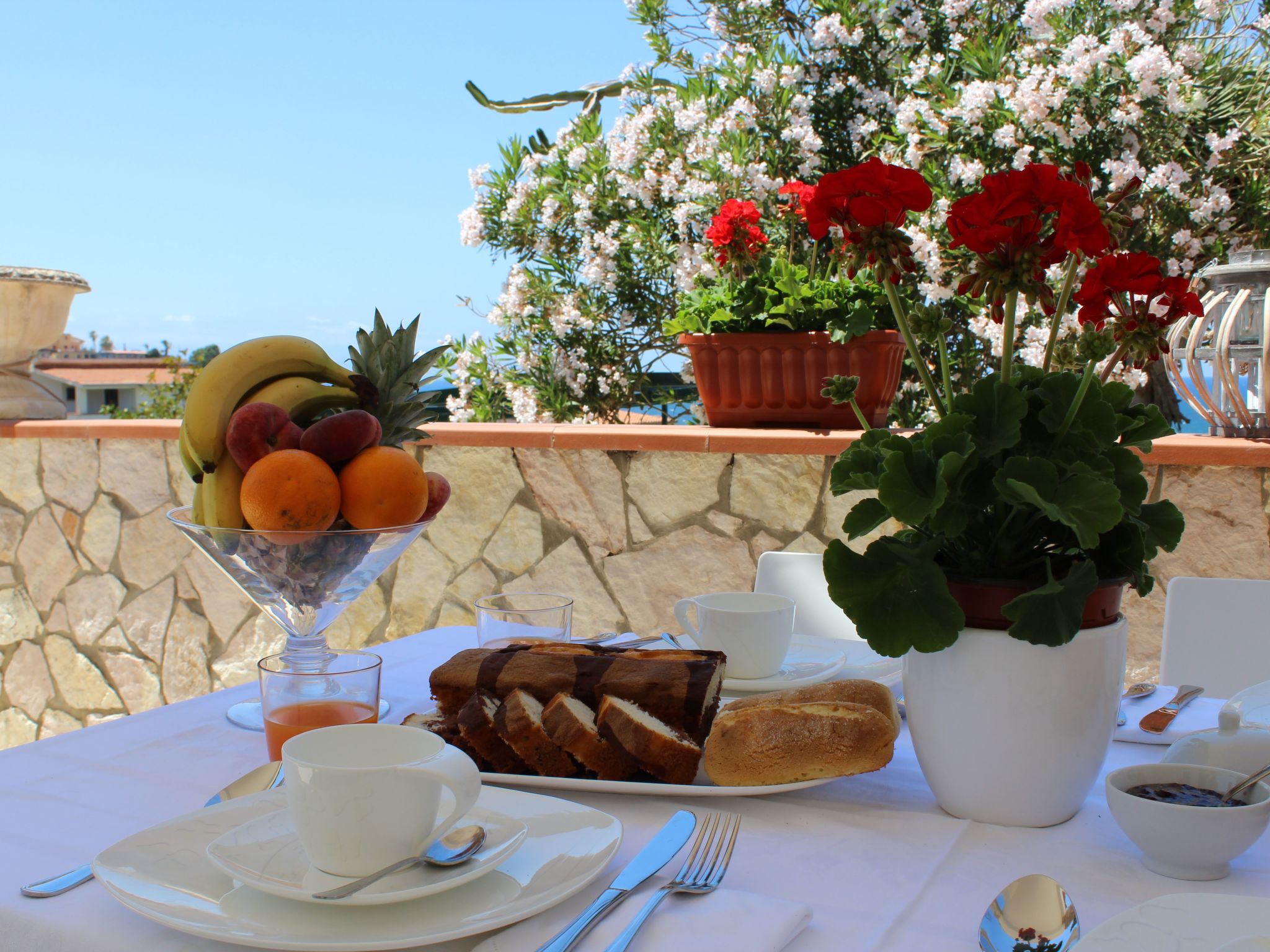 Nur 100 m vom Meer entfernt... mit Privatparkplatz-Buiten