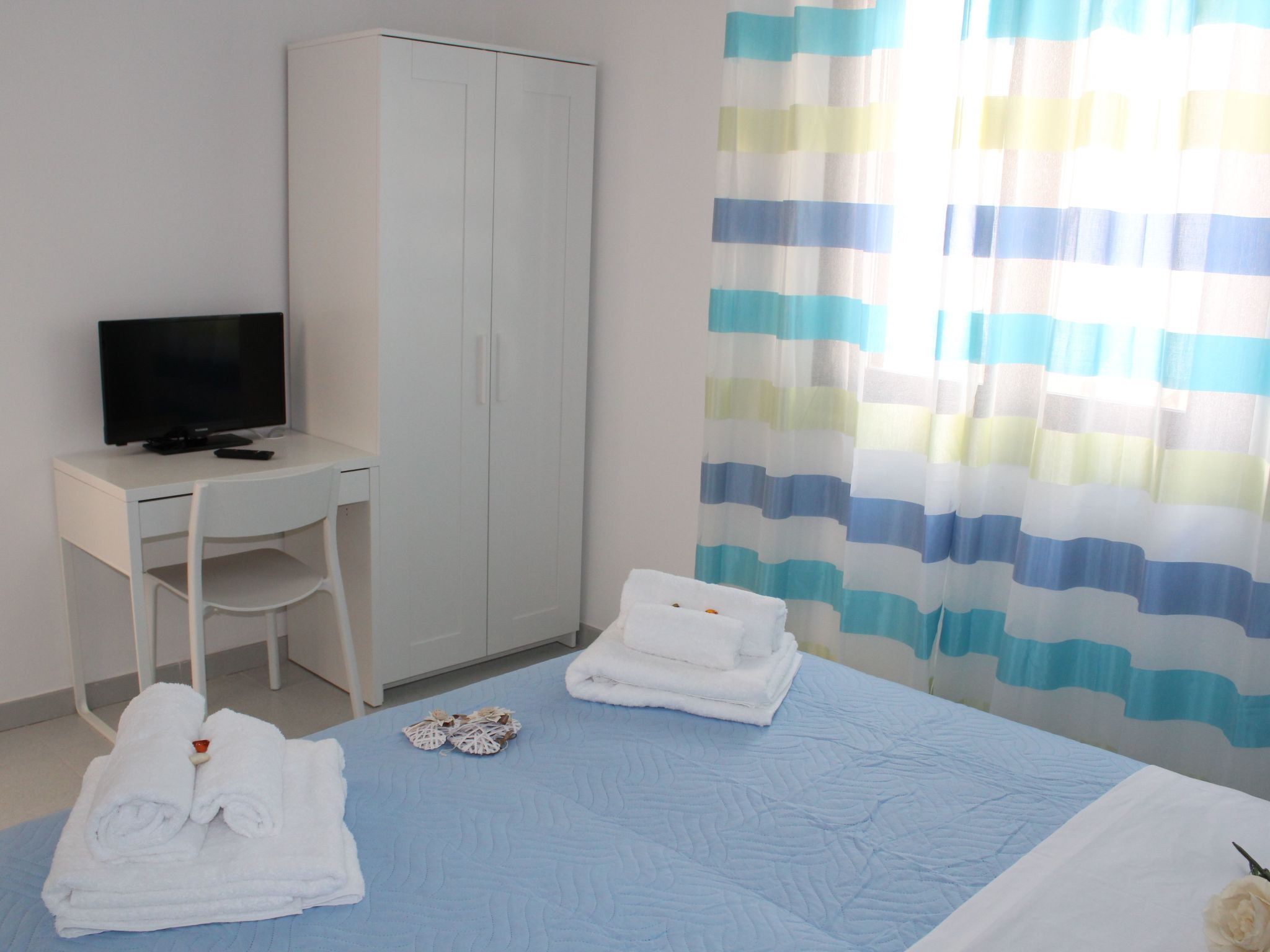 Nur 100 m vom Meer entfernt... mit Privatparkplatz-Binnen