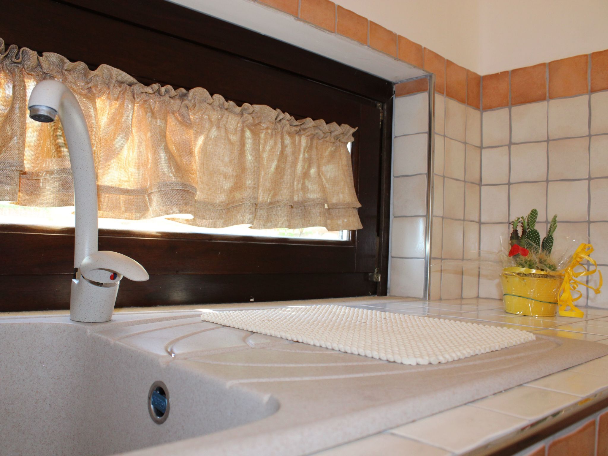 Nur 100 m vom Meer entfernt... mit Privatparkplatz-Binnen