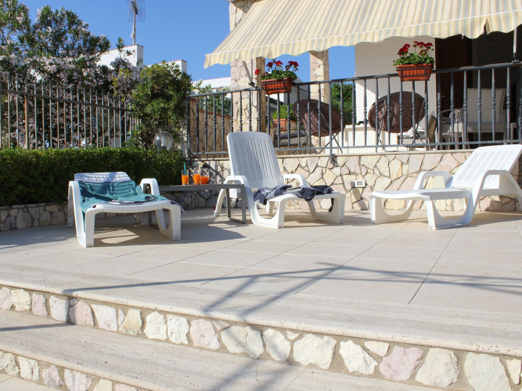 Nur 100 m vom Meer entfernt... mit Privatparkplatz-Image-tags.info