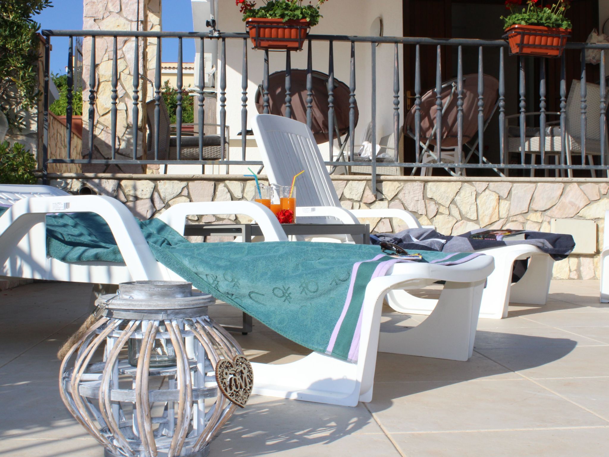 Nur 100 m vom Meer entfernt... mit Privatparkplatz-Buiten