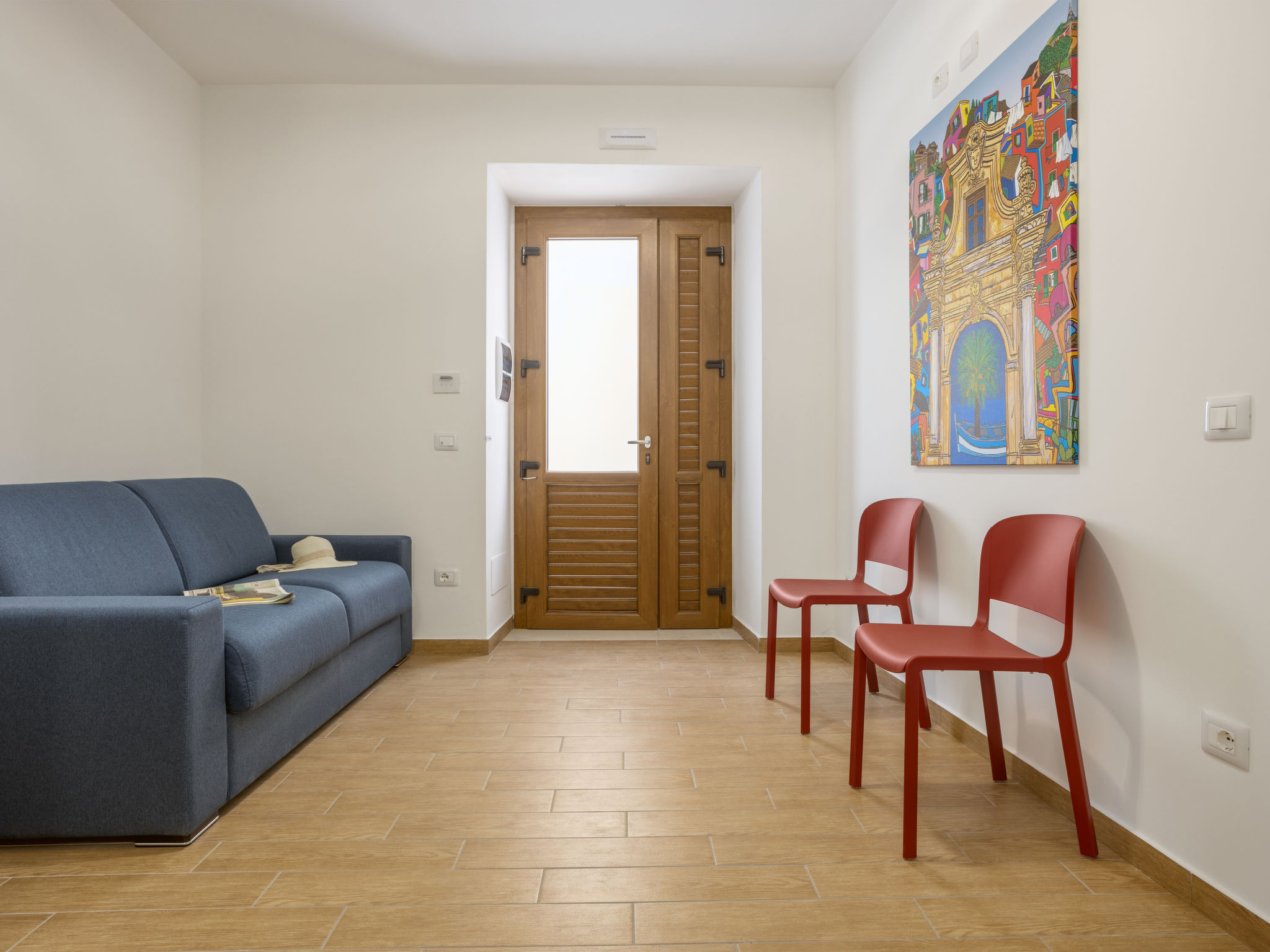 "Sole", appartement 3-kamers 50 m2, op de begane grond. Doelmatig en comfortabel ingericht: woonkamer met 1 2-pers divanbed en TV (Flatscreen TV). 1 2-pers. kamer, zonder ramen met TV (Flatscreen TV),..