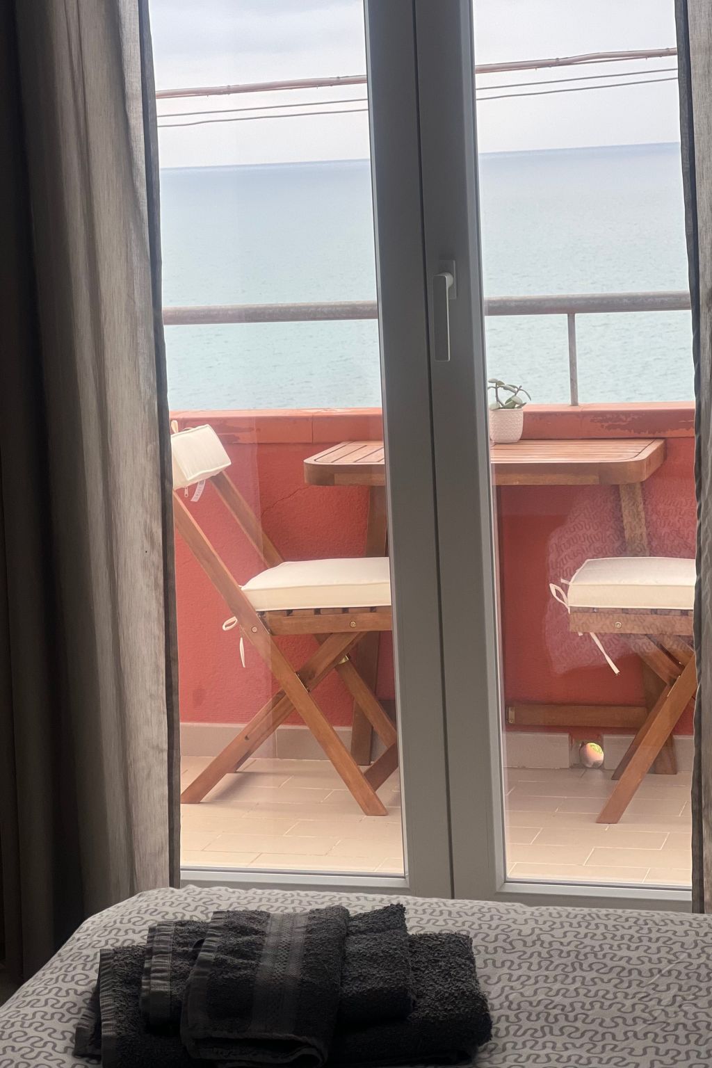 Daniele mit Meerblick