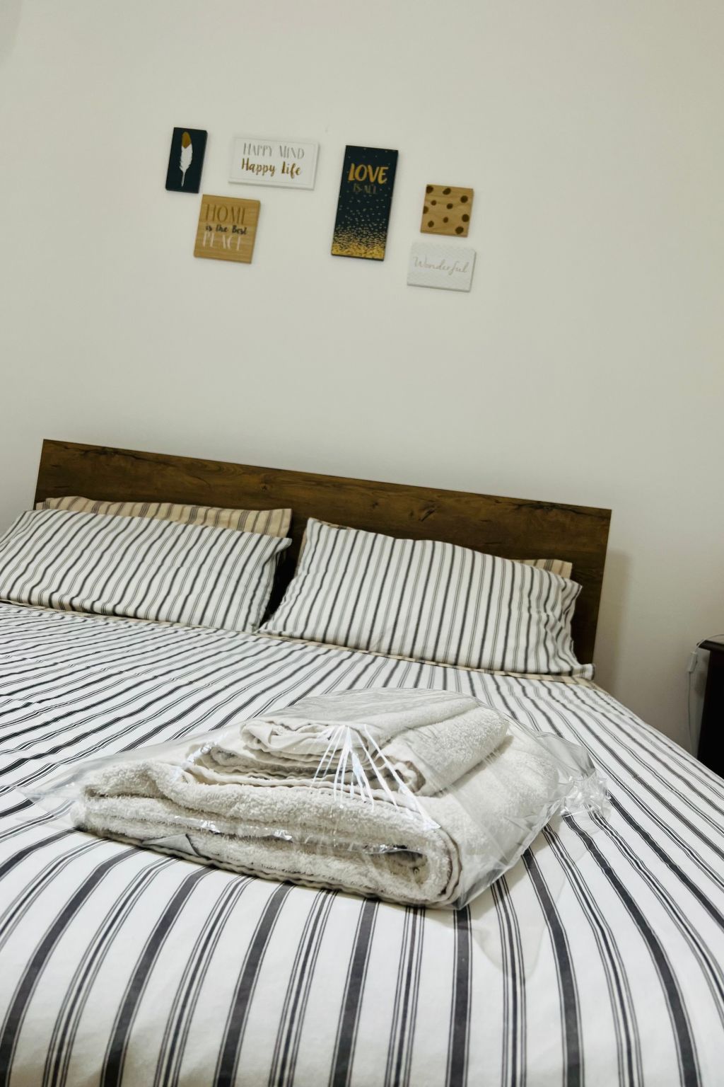 Daniele mit Meerblick-Image-tags.info