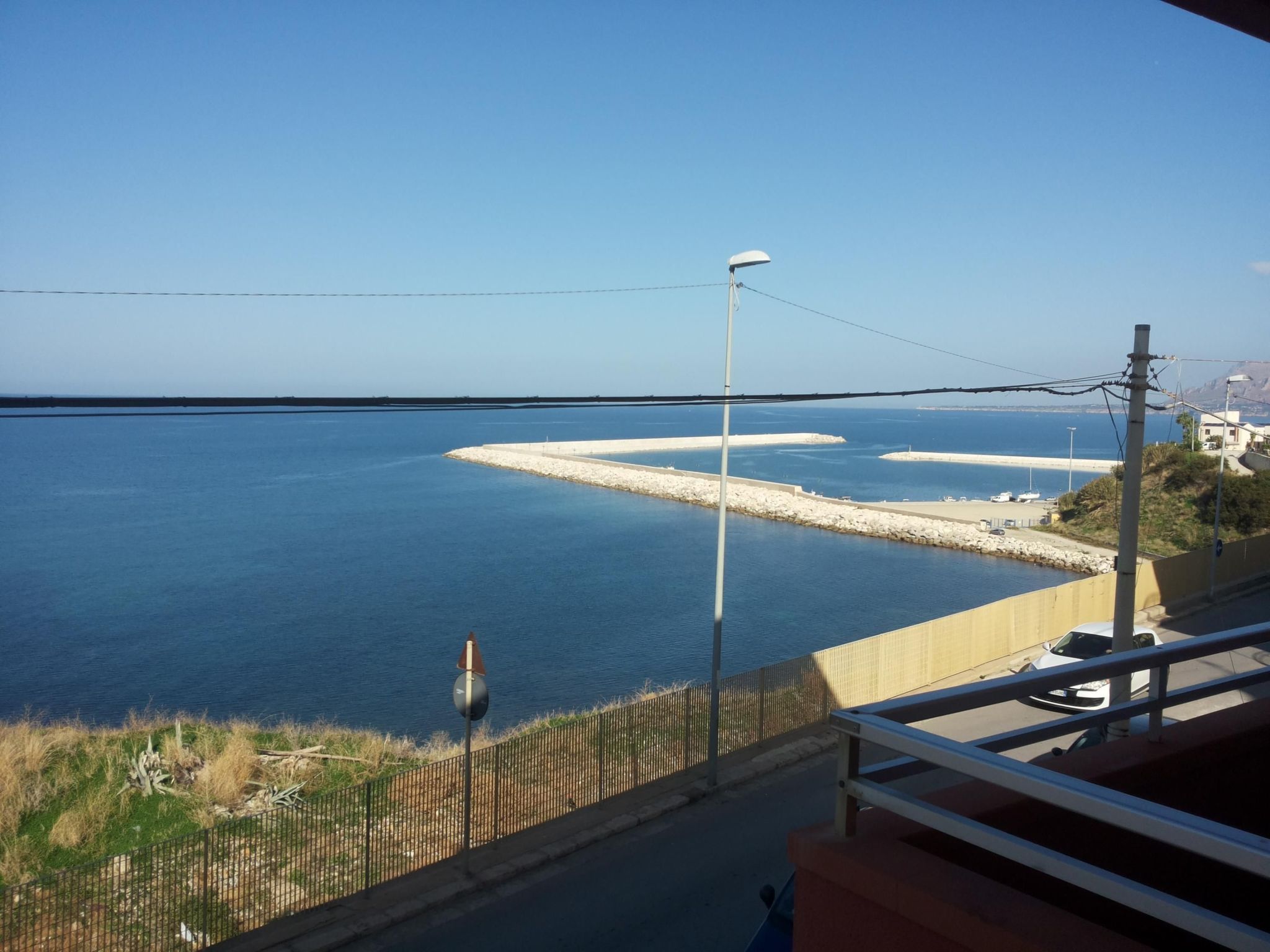 Daniele mit Meerblick-Image-tags.info