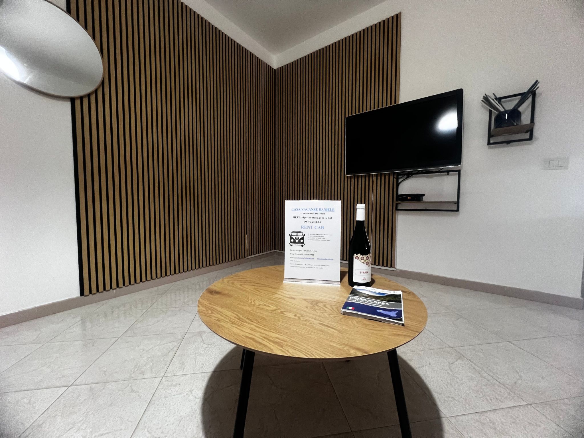 Daniele mit Meerblick-Image-tags.info