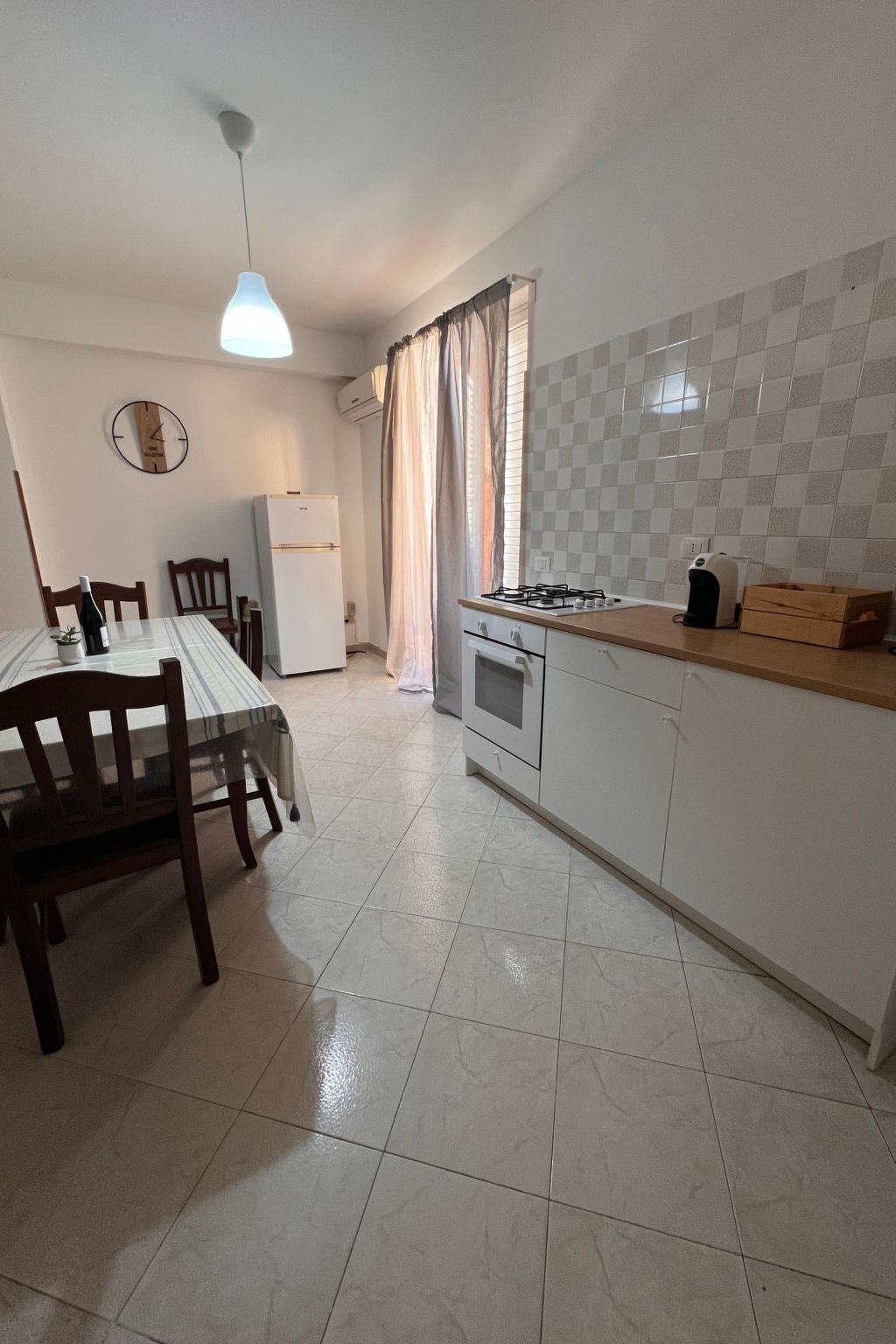 Daniele mit Meerblick-Image-tags.info