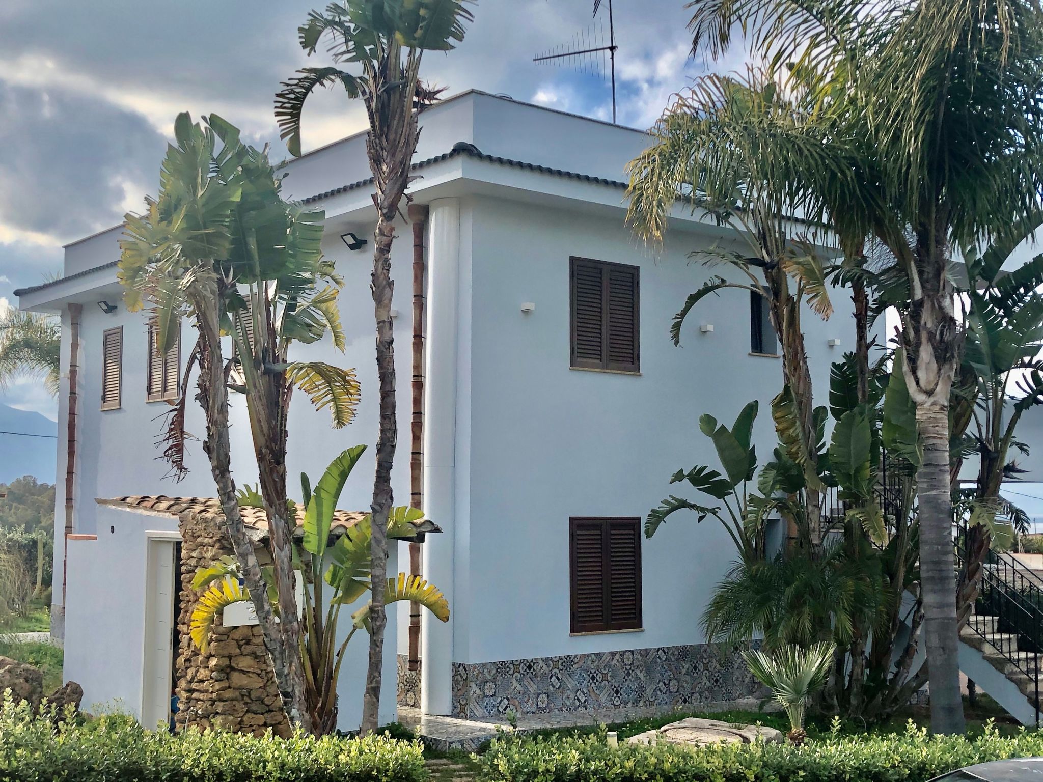 Lila Wohnung mit Schwimmbad und Meerblick