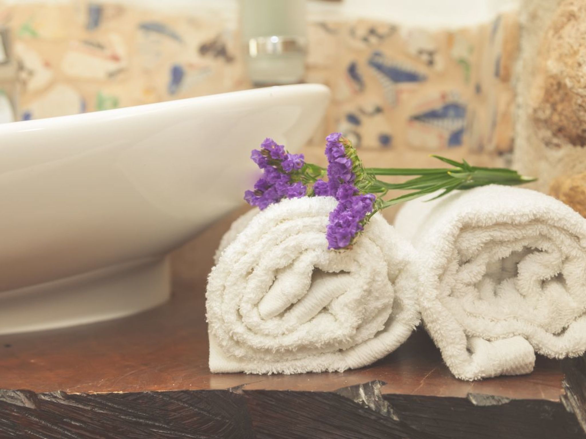 Lila Wohnung mit Schwimmbad und Meerblick-Image-tags.info