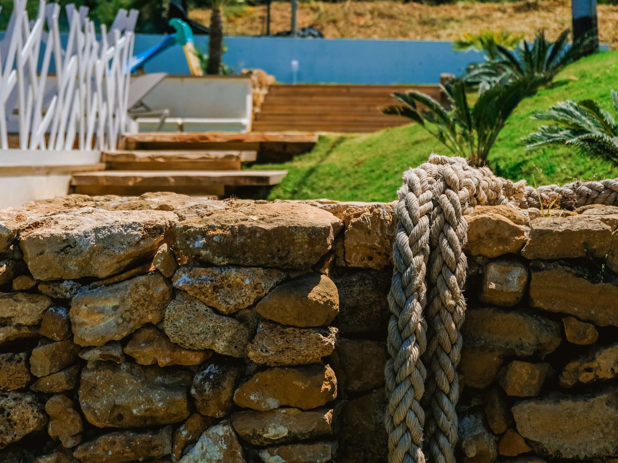 Lila Wohnung mit Schwimmbad und Meerblick-Image-tags.info