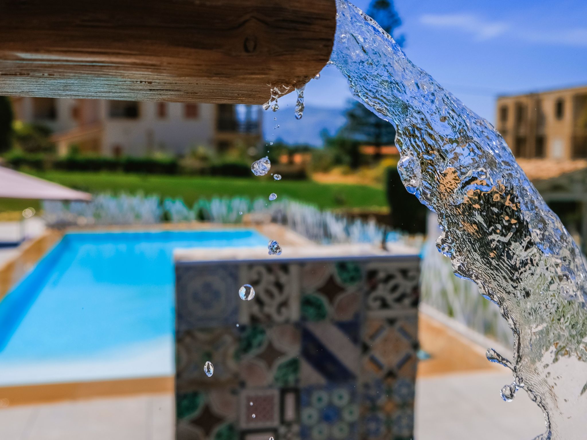 Lila Wohnung mit Schwimmbad und Meerblick-Image-tags.info