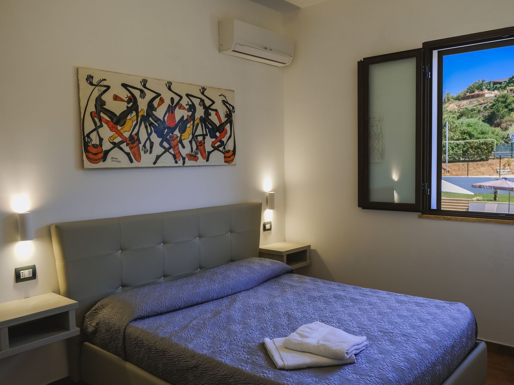 Lila Wohnung mit Schwimmbad und Meerblick-Image-tags.info