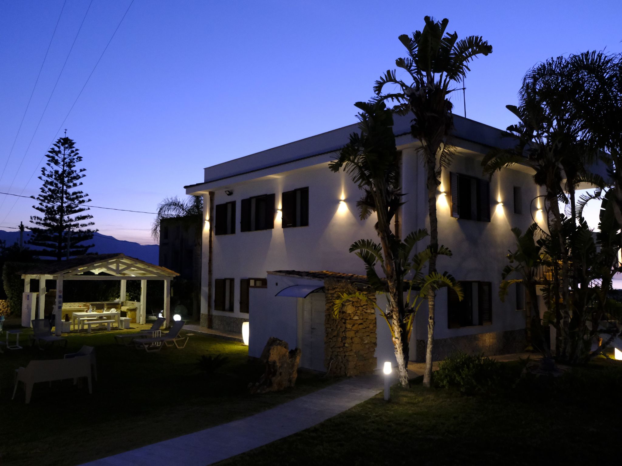 Lila Wohnung mit Schwimmbad und Meerblick-Image-tags.info