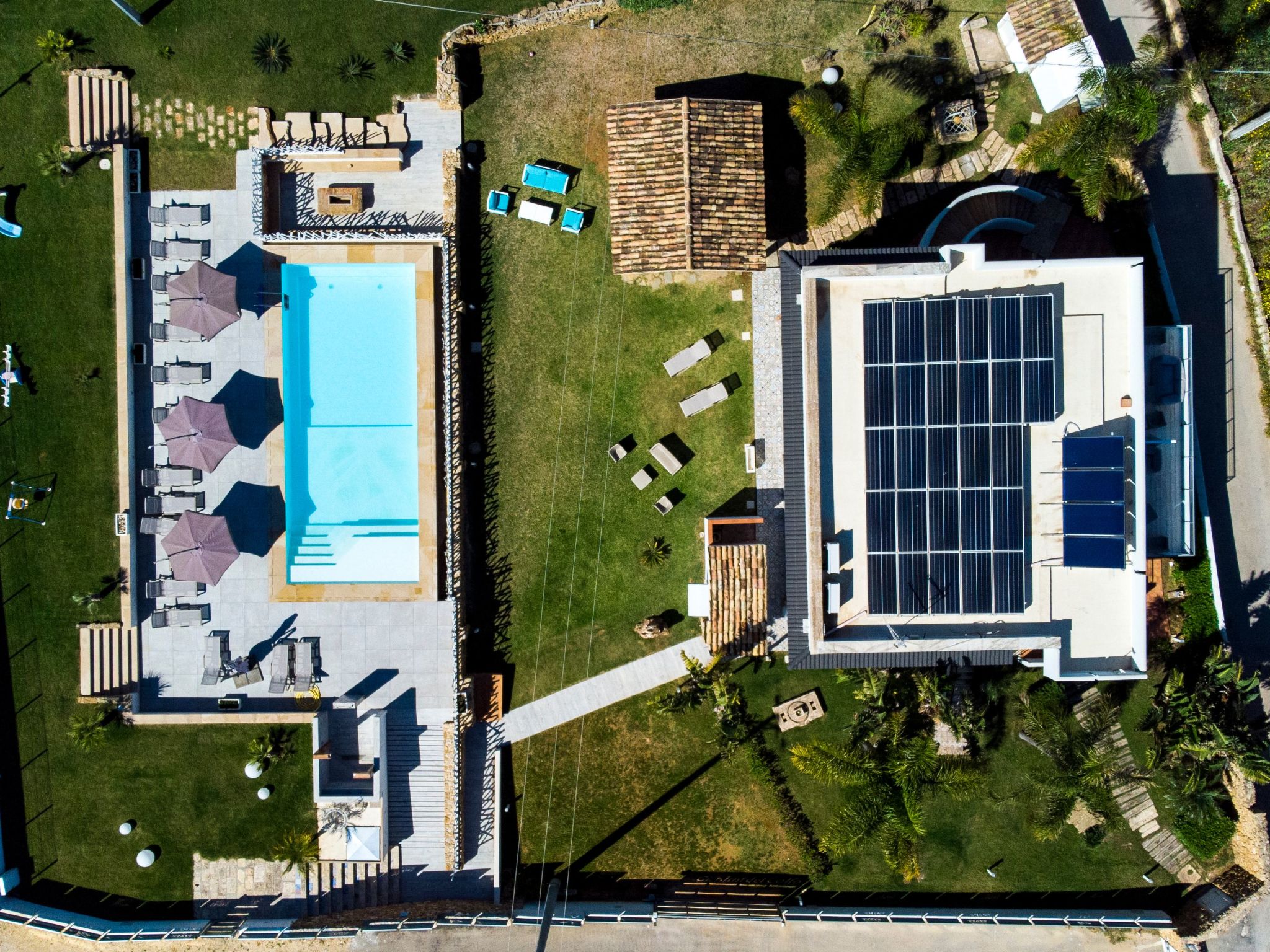 Lila Wohnung mit Schwimmbad und Meerblick-Image-tags.info