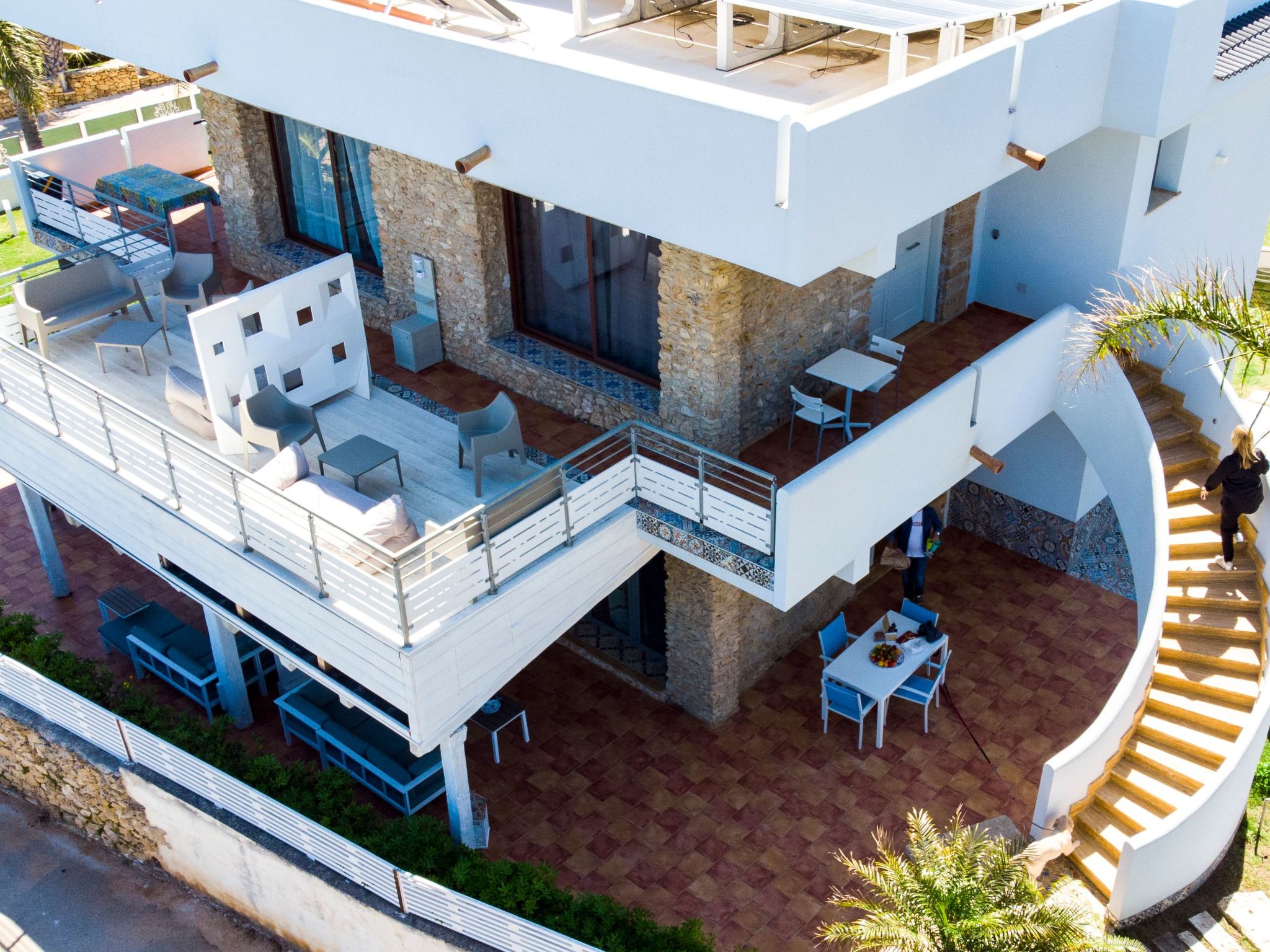 Lila Wohnung mit Schwimmbad und Meerblick-Image-tags.info