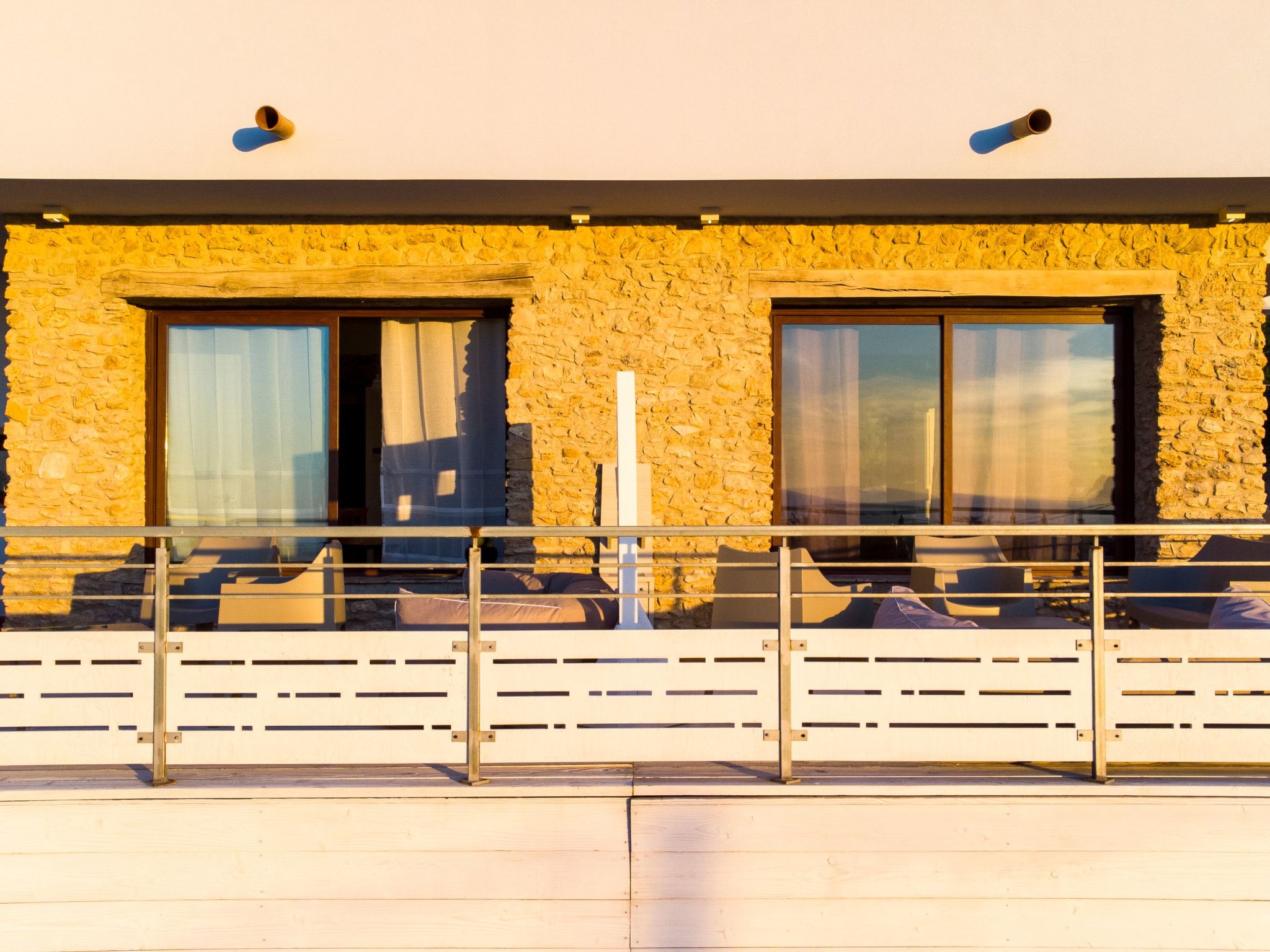 Lila Wohnung mit Schwimmbad und Meerblick-Image-tags.info