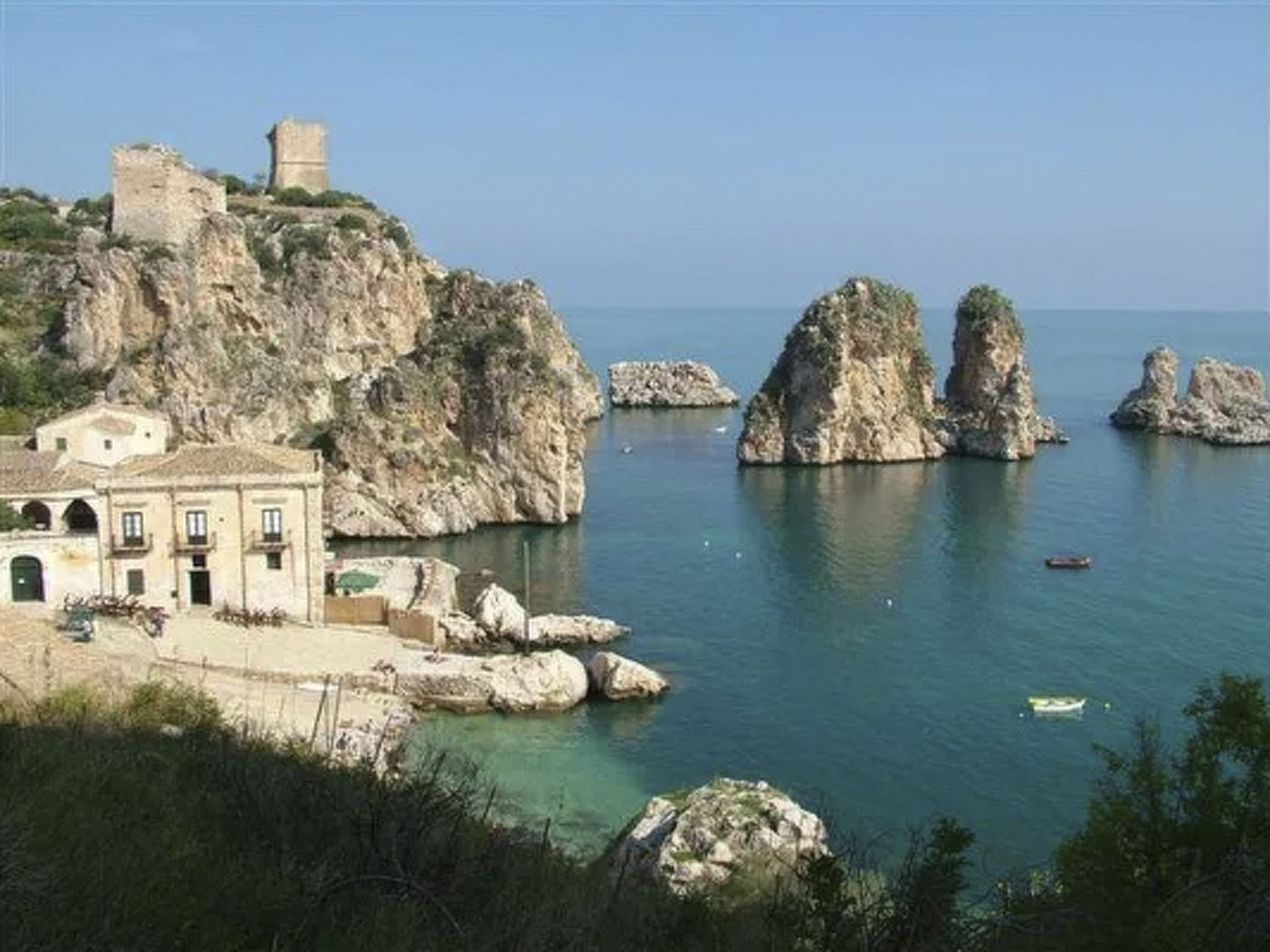 Lila Wohnung mit Schwimmbad und Meerblick-Image-tags.info