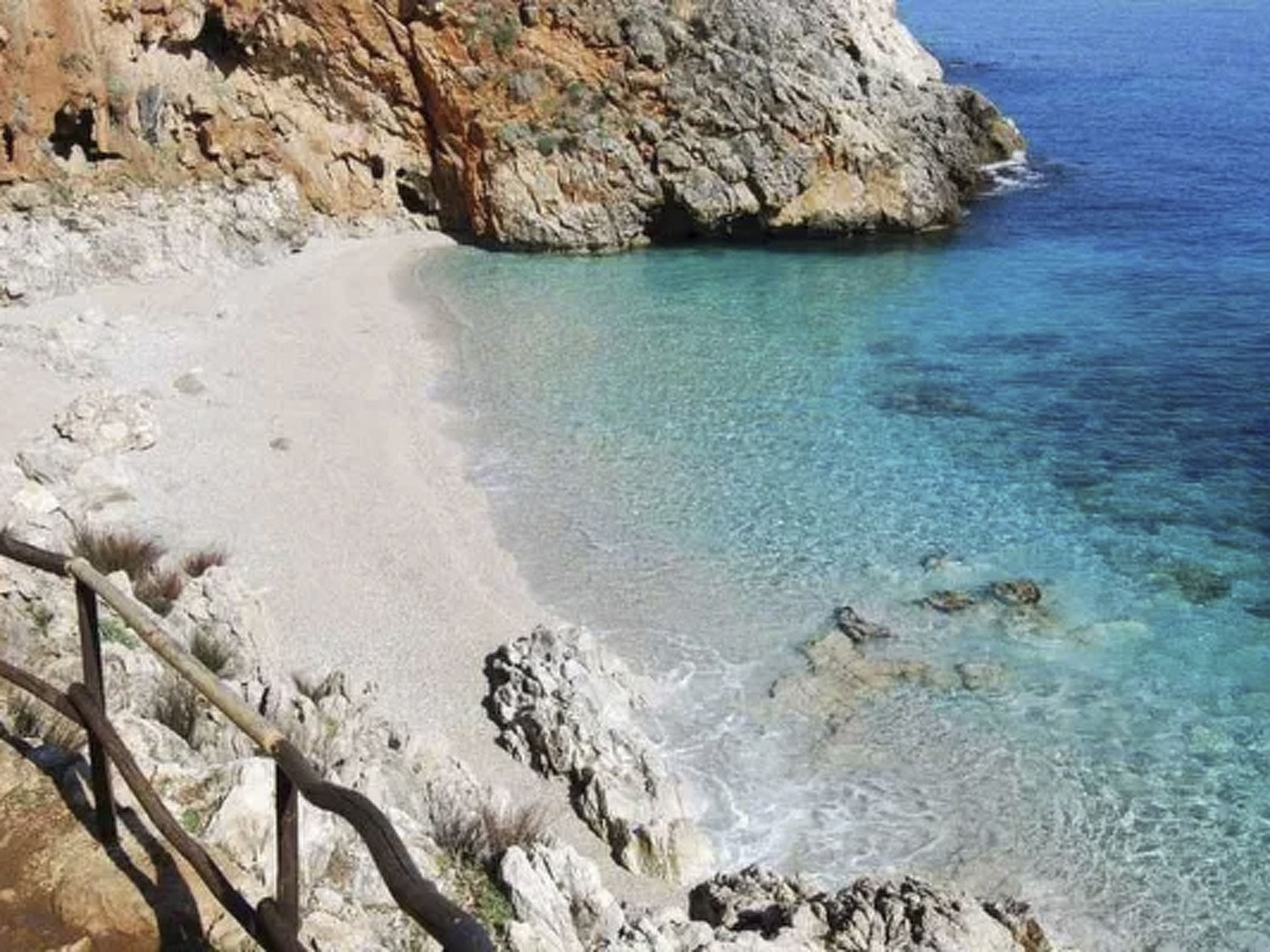 Lila Wohnung mit Schwimmbad und Meerblick-Image-tags.info