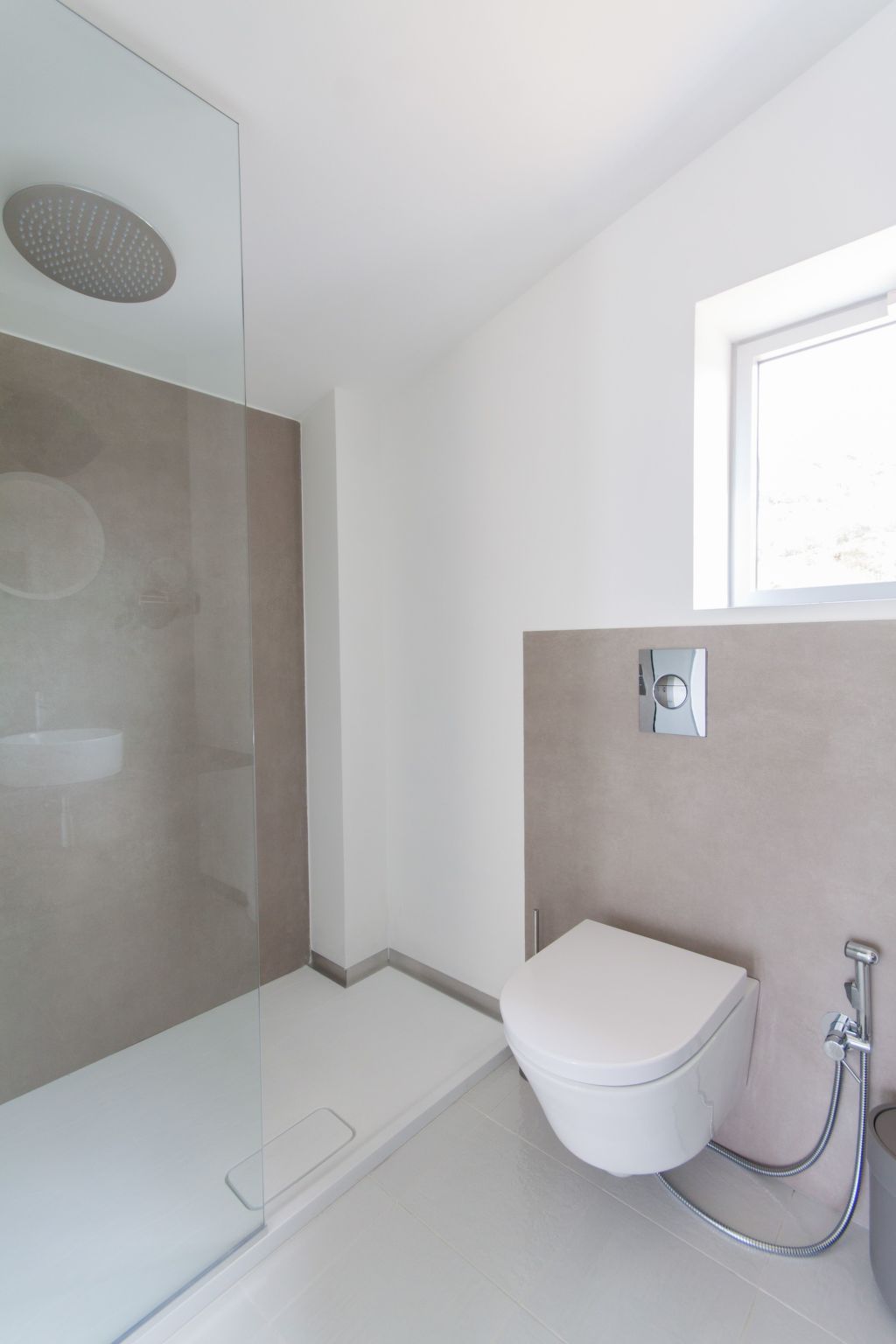 Weiße Luxusvilla-Dedans