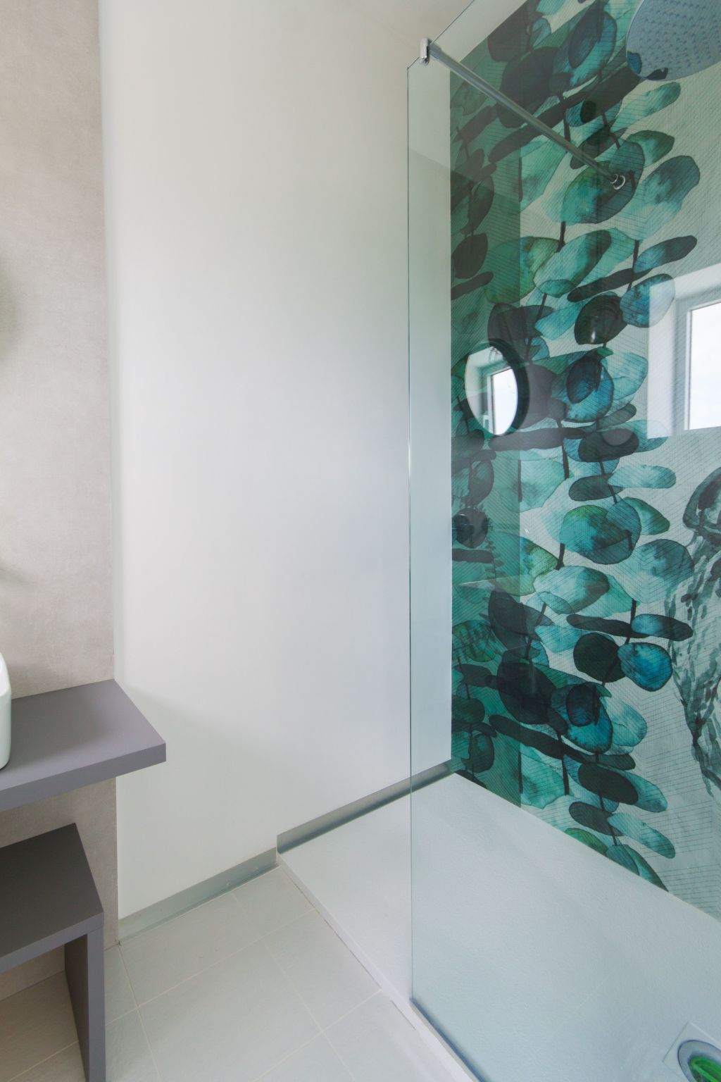 Weiße Luxusvilla-Dedans