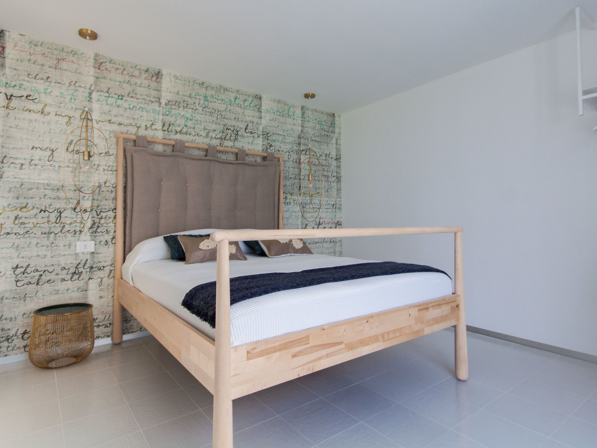 Weiße Luxusvilla-Dedans