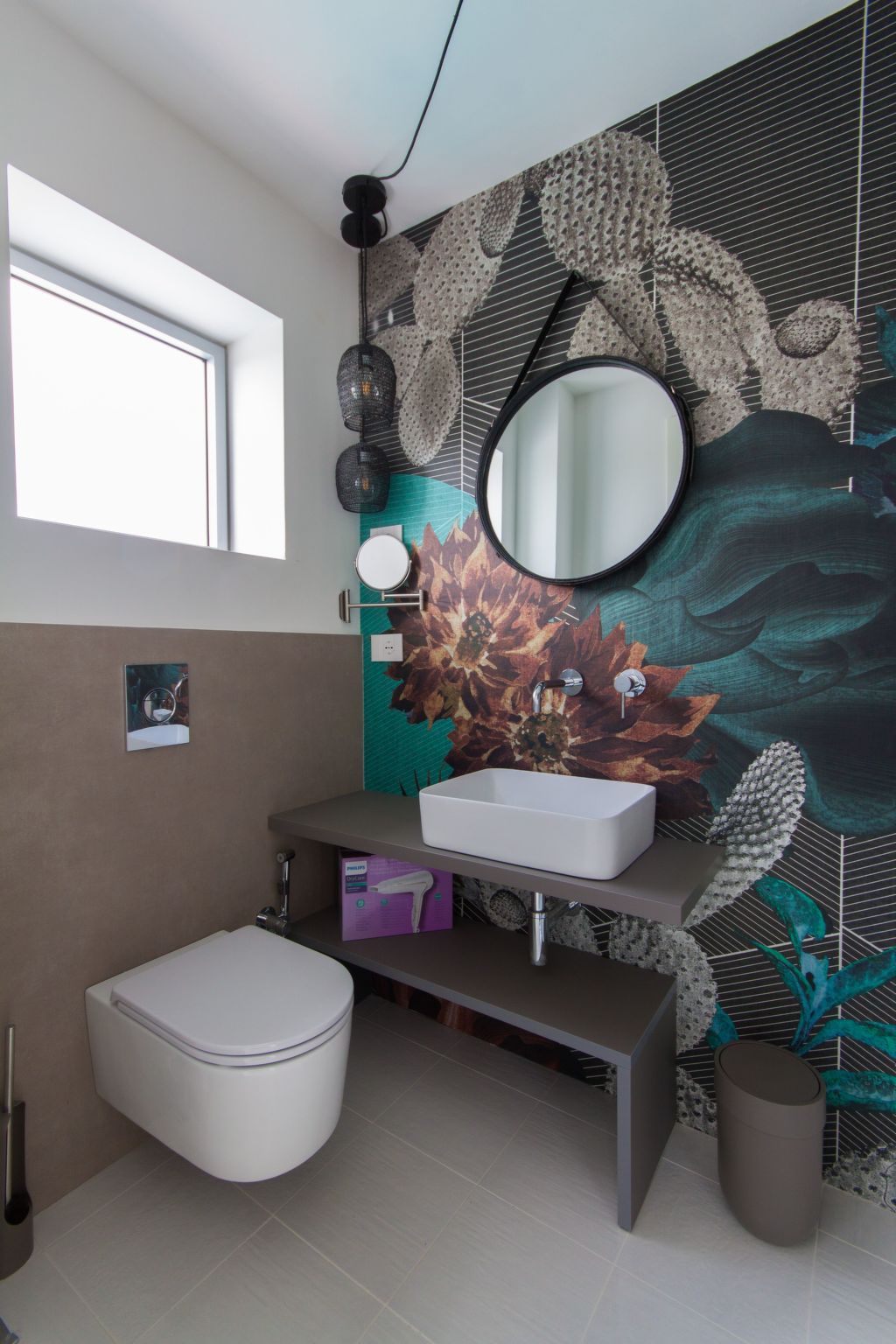 Weiße Luxusvilla-Dedans