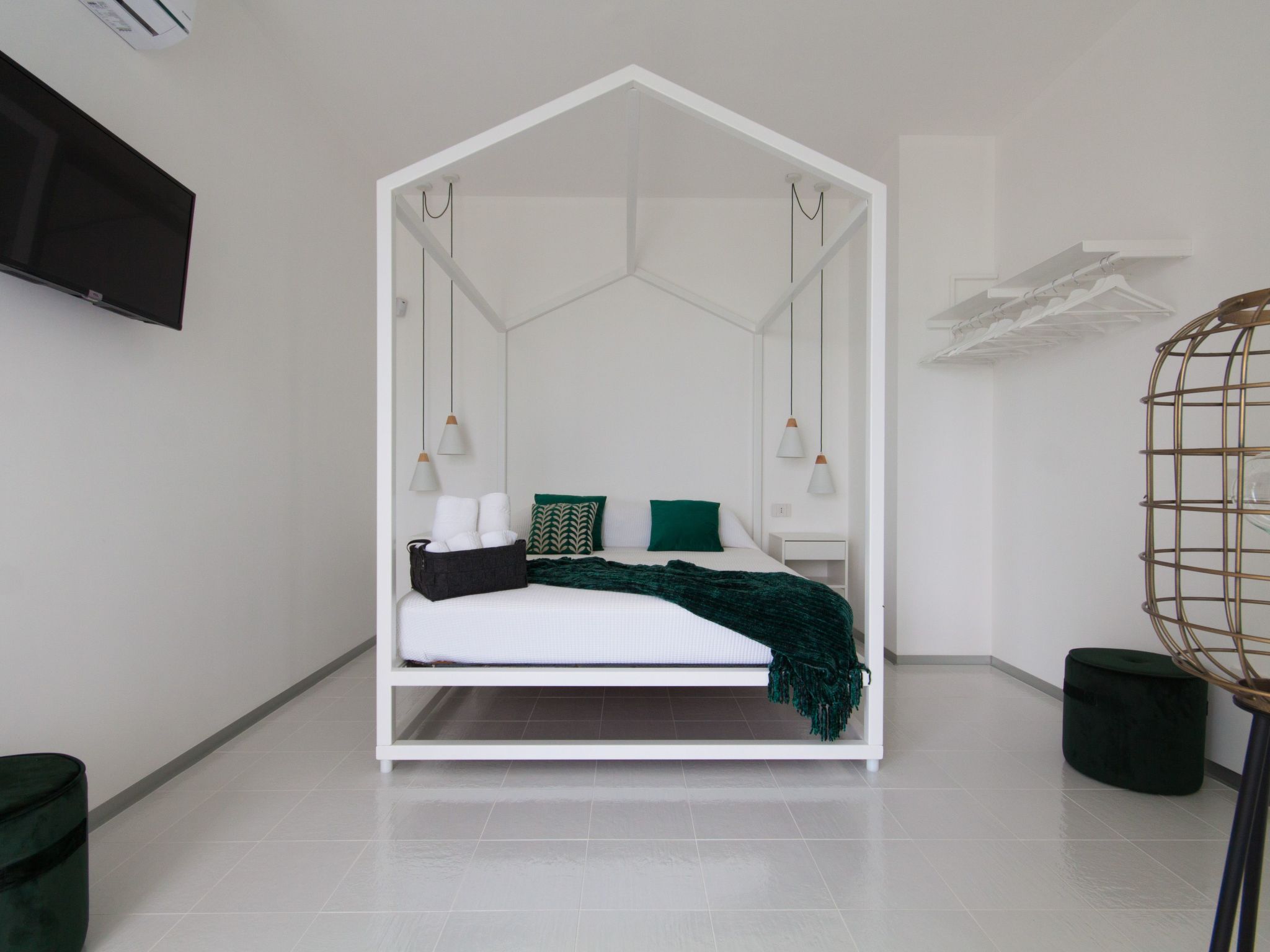 Weiße Luxusvilla-Dedans