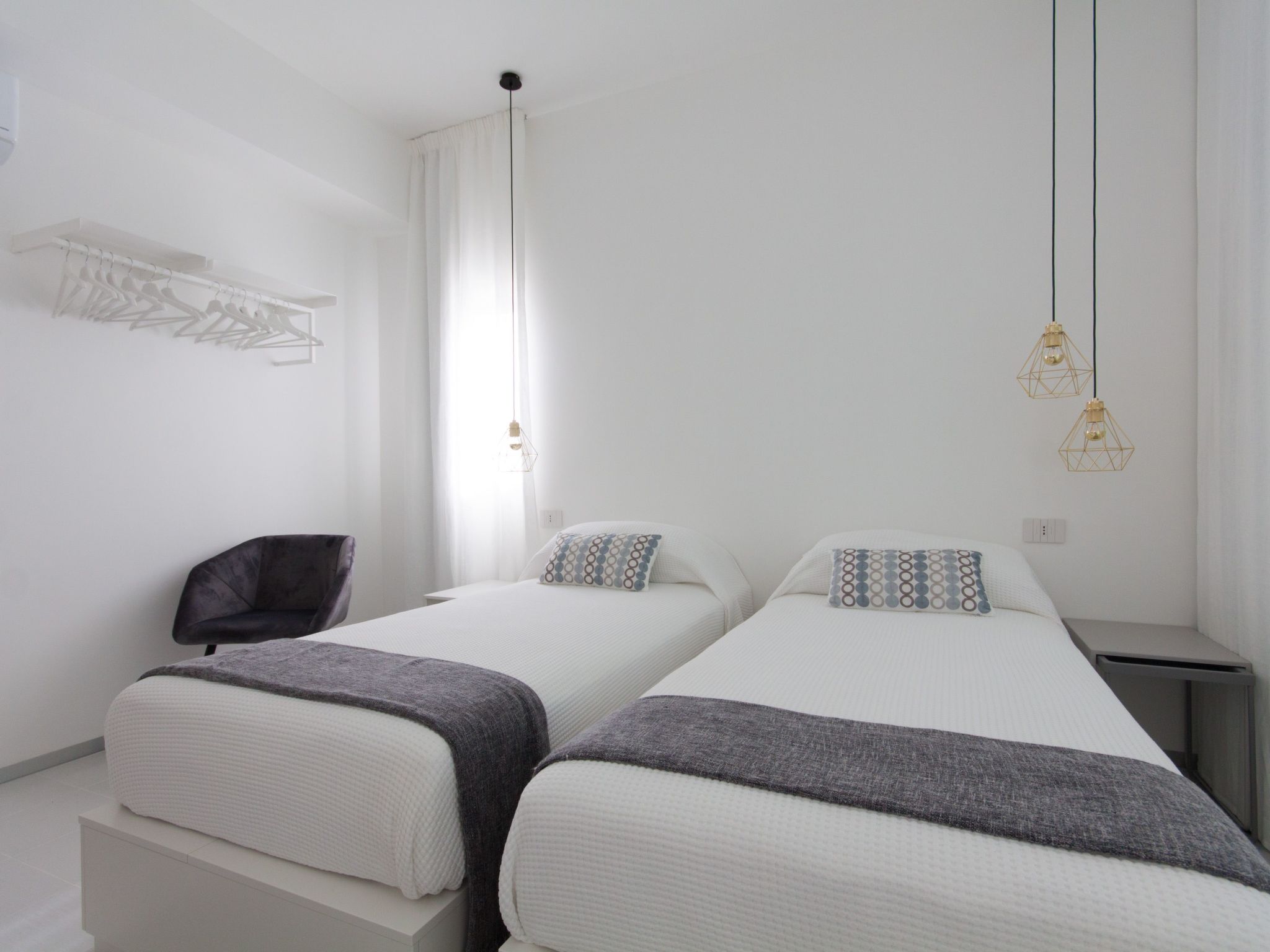 Weiße Luxusvilla-Dedans