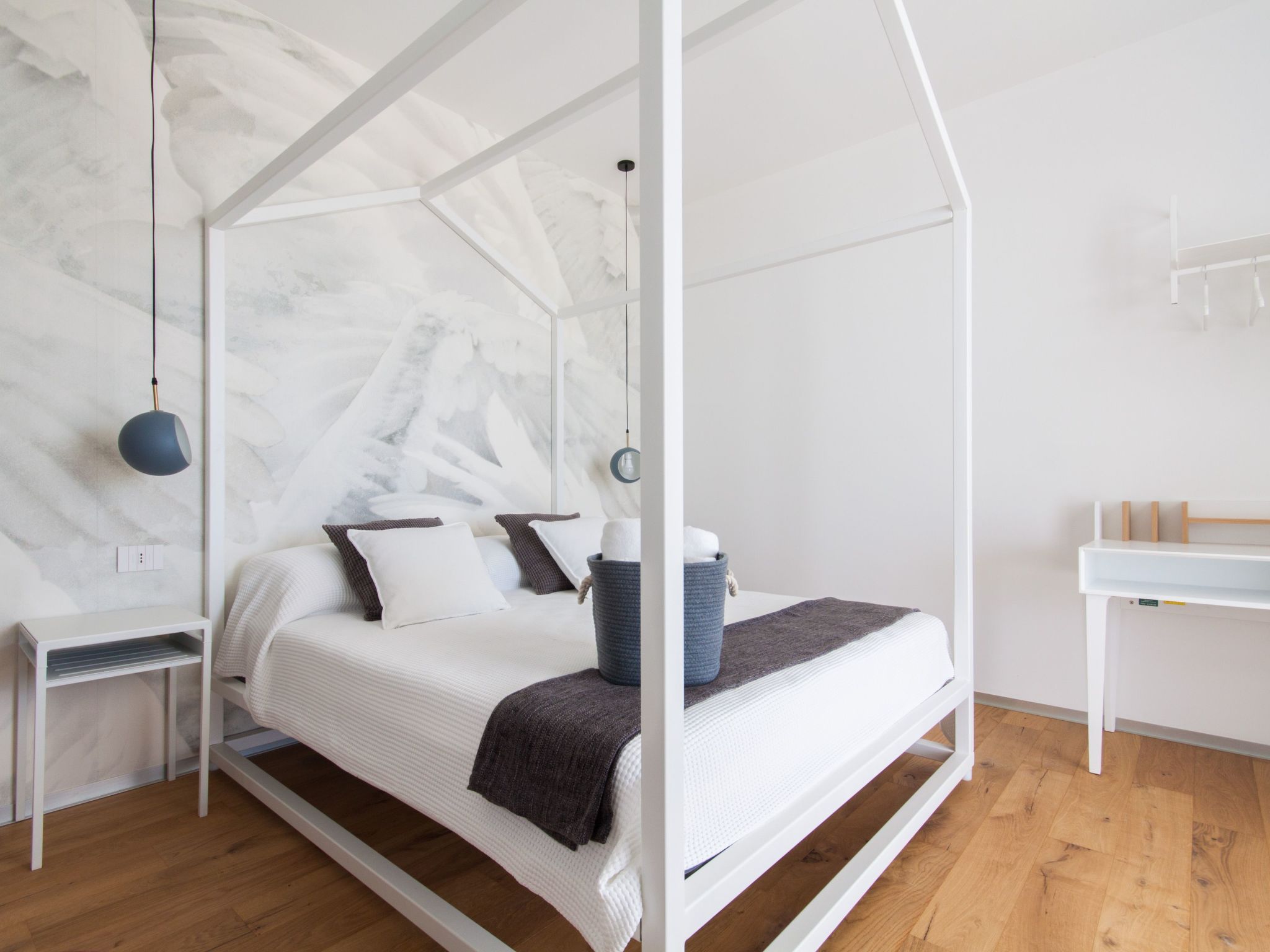 Weiße Luxusvilla-Dedans