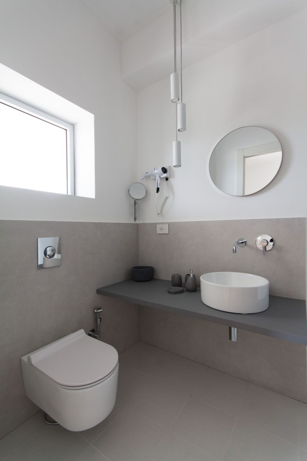 Weiße Luxusvilla-Dedans