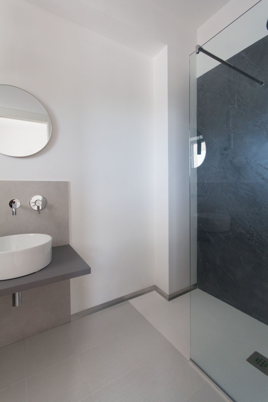 Weiße Luxusvilla-Dedans