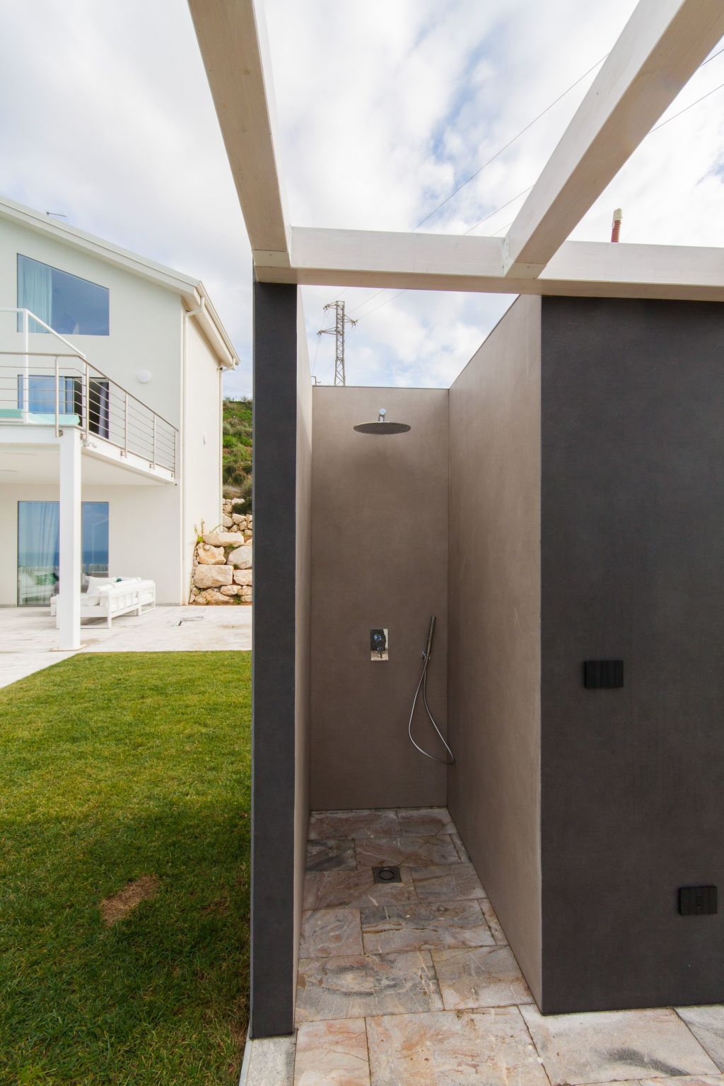 Weiße Luxusvilla-Dedans