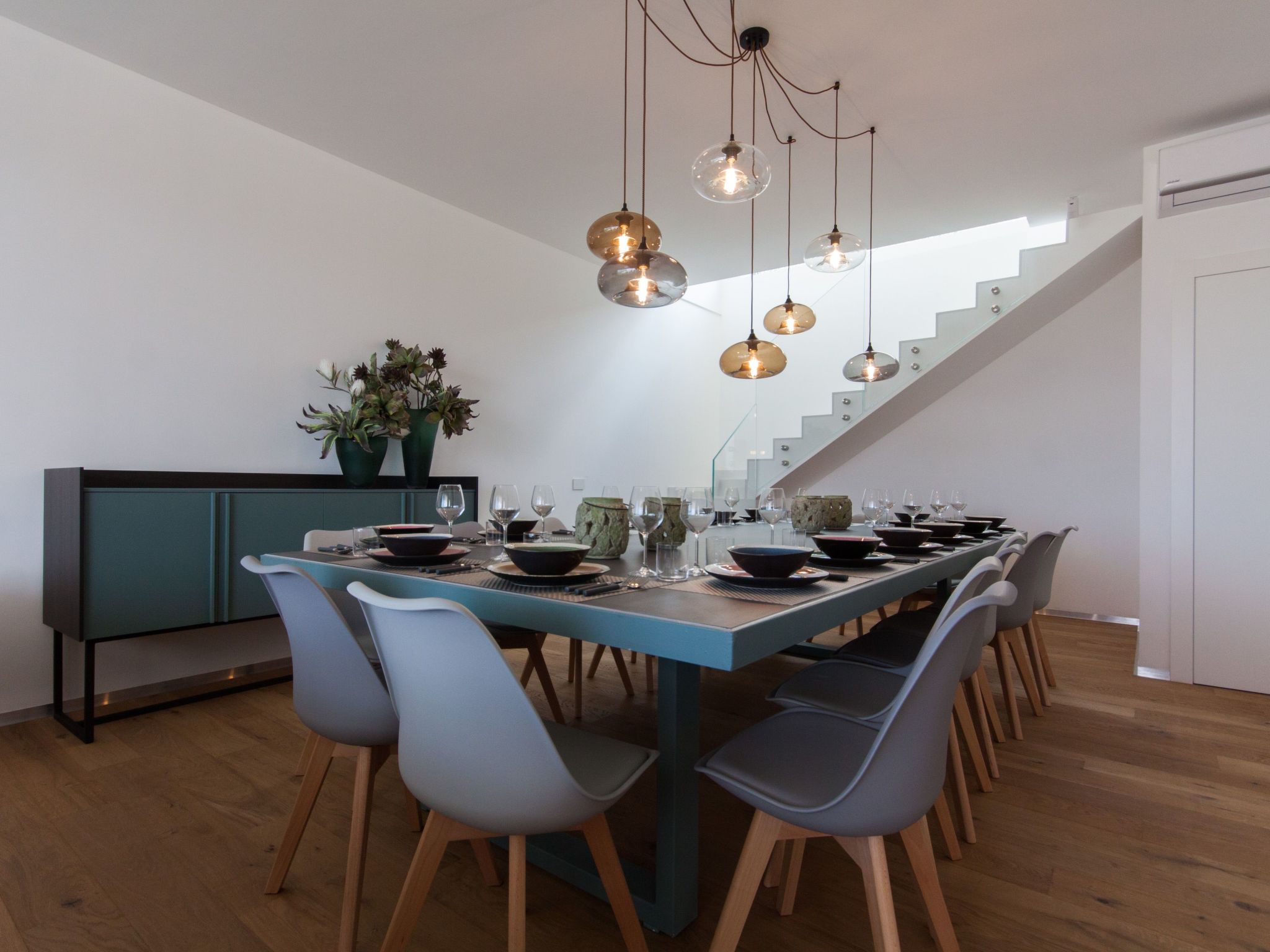 Weiße Luxusvilla-Dedans