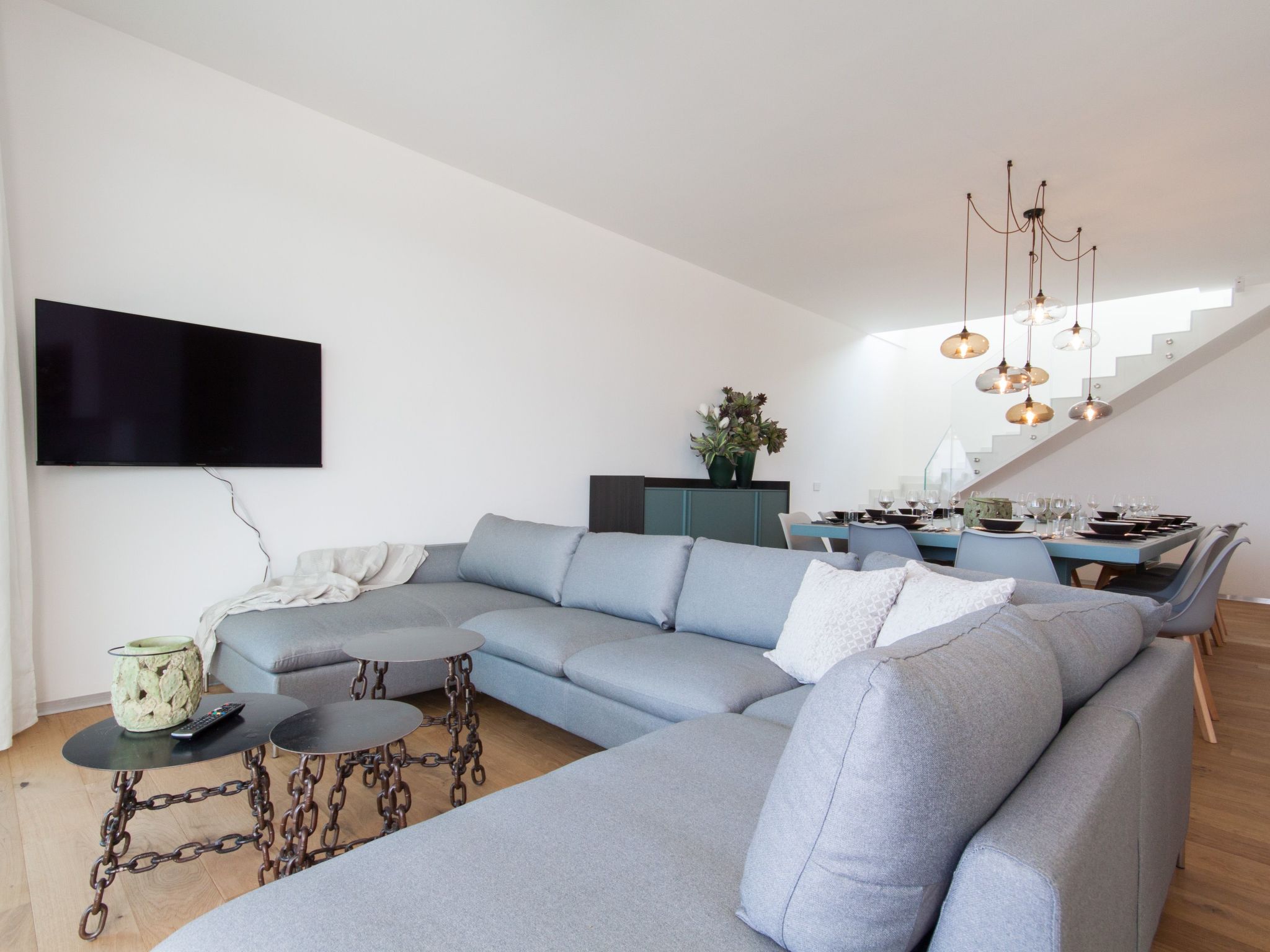 Weiße Luxusvilla-Dedans