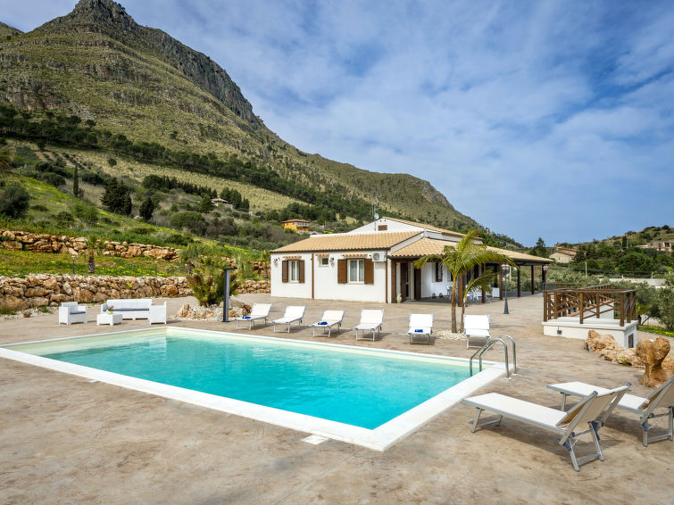 Villa met privézwembad en zeezicht in Castellammare del Golfo in Castellammare del Golfo