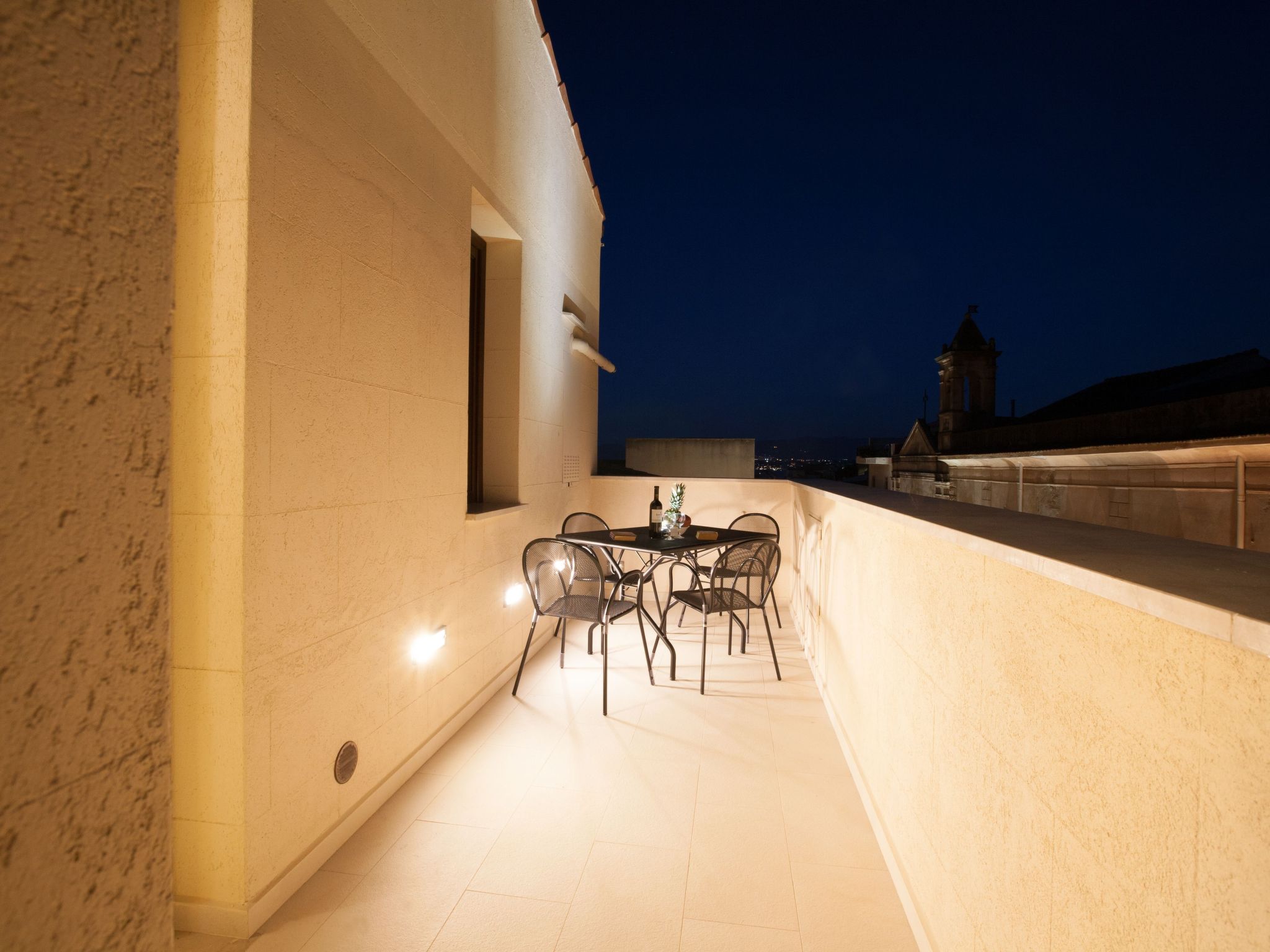 Uhrenterrasse-Inside