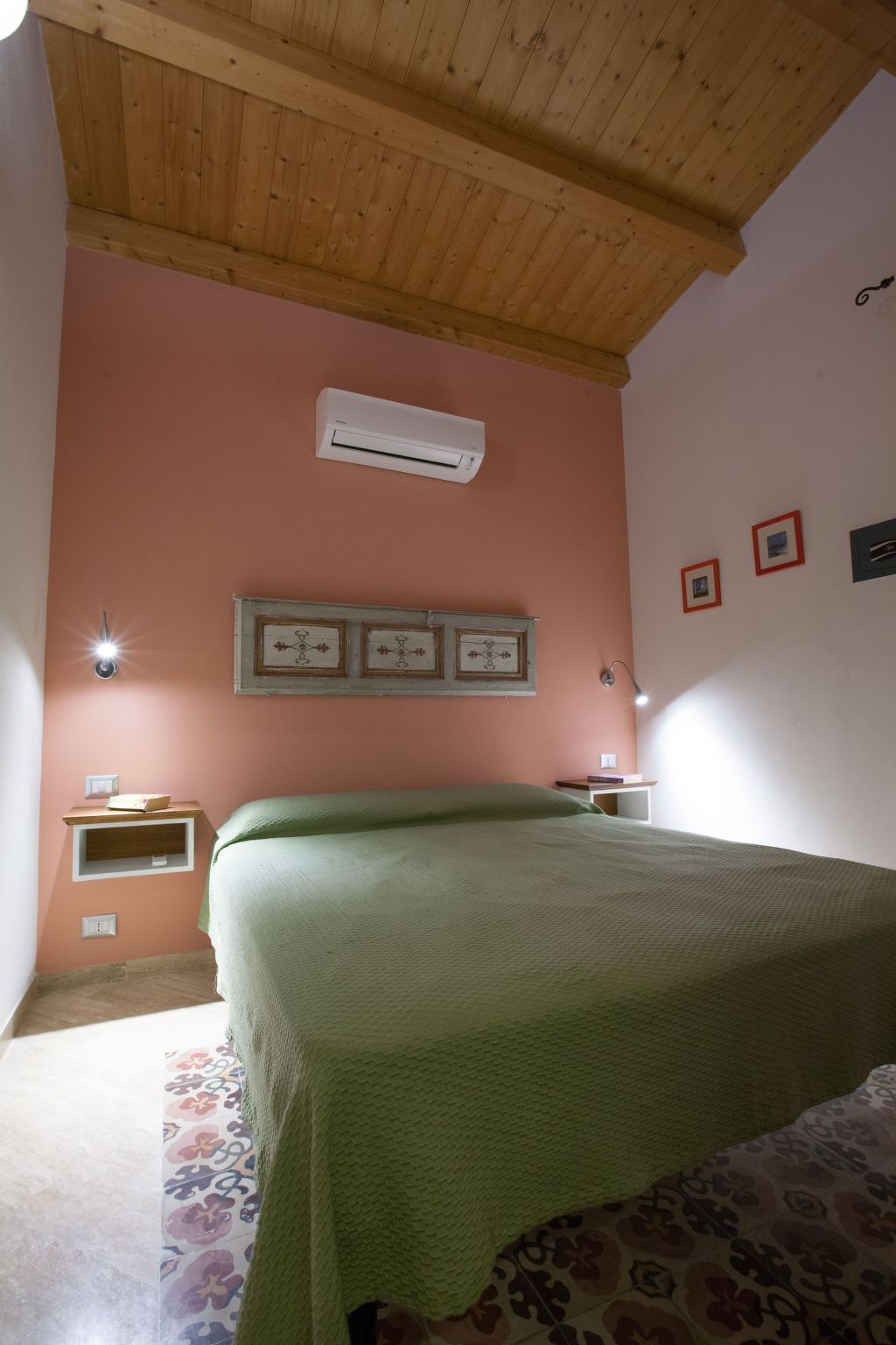 Uhrenterrasse-Inside