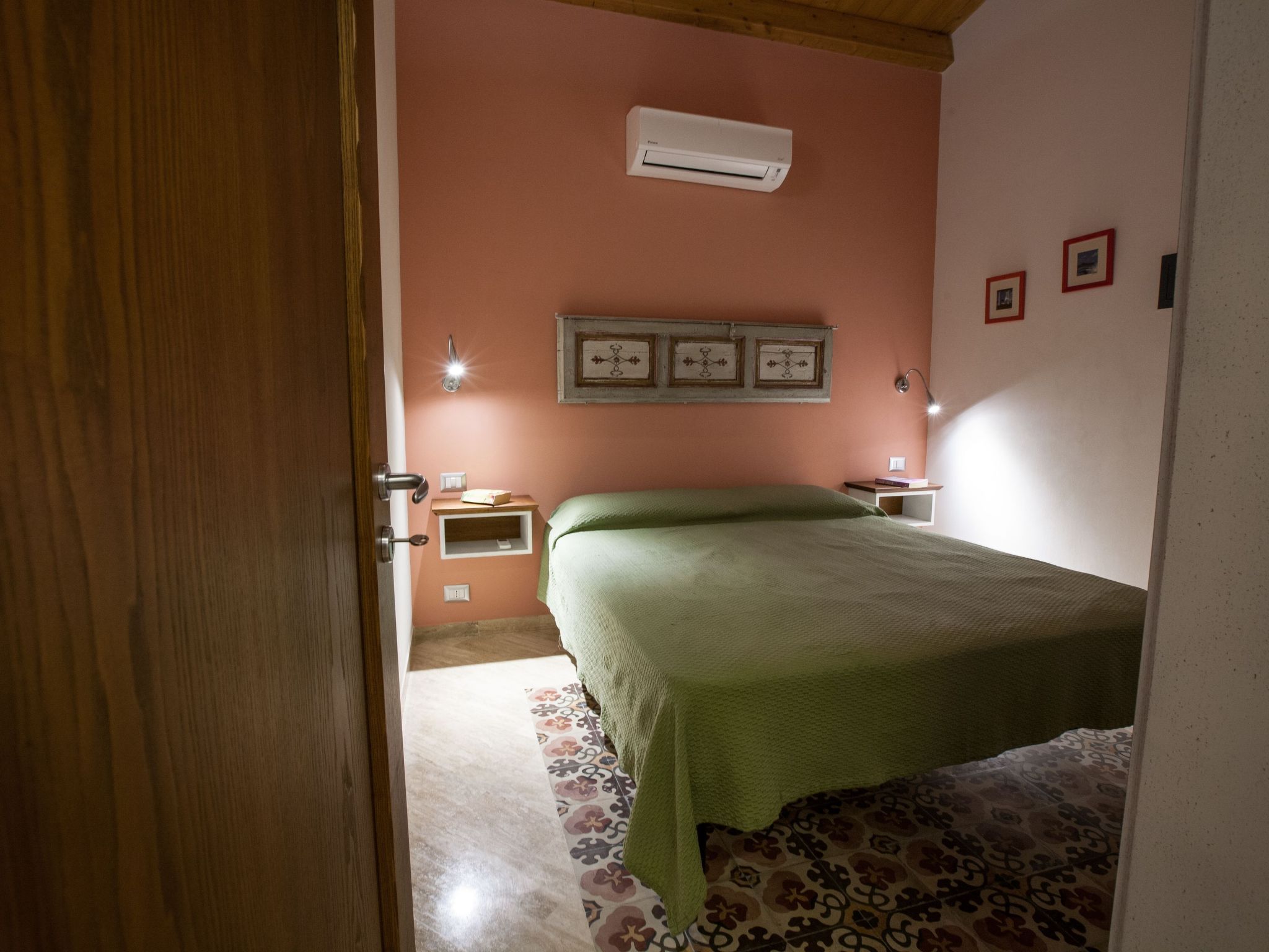 Uhrenterrasse-Inside