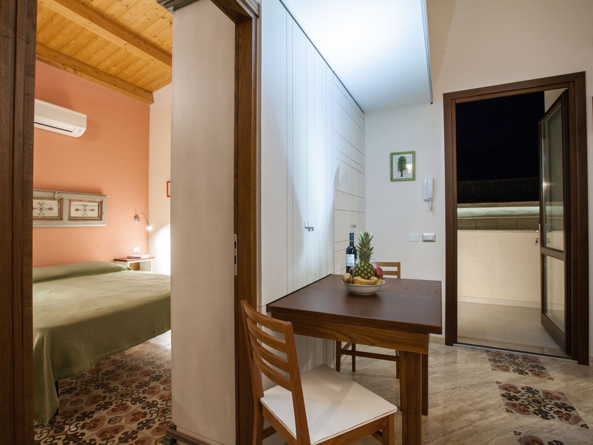 Uhrenterrasse-Inside