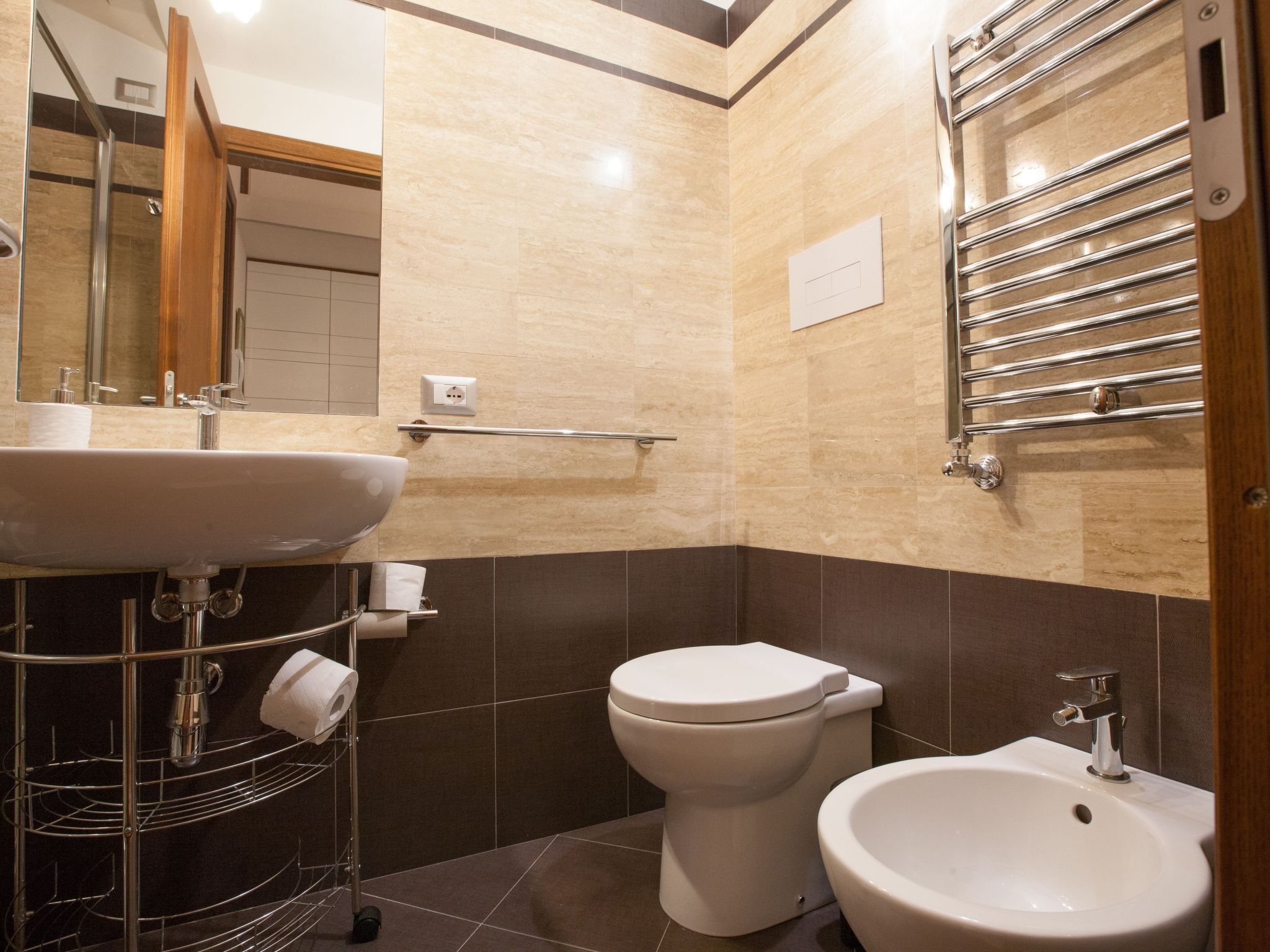 Uhrenterrasse-Inside