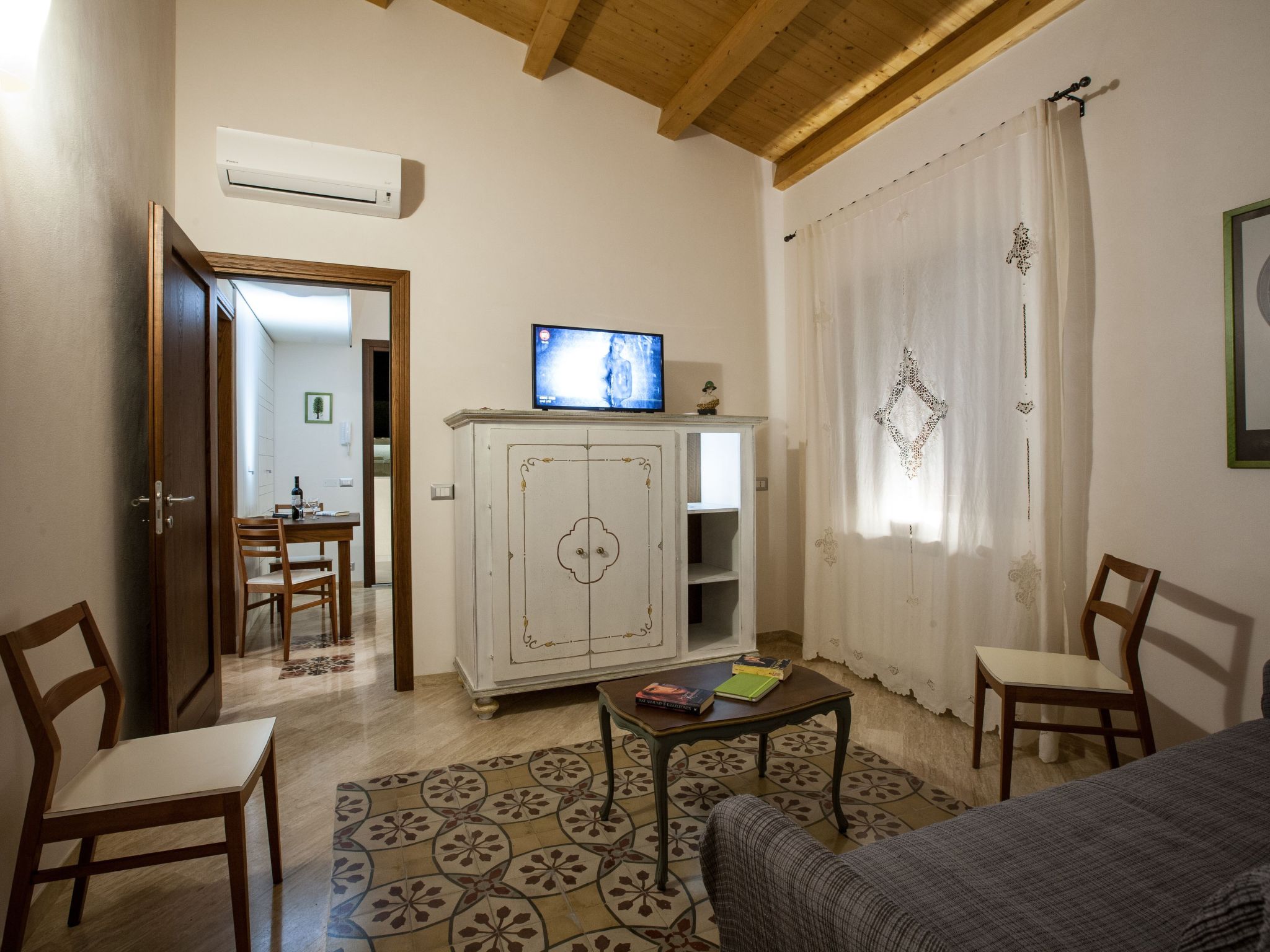 Uhrenterrasse-Inside