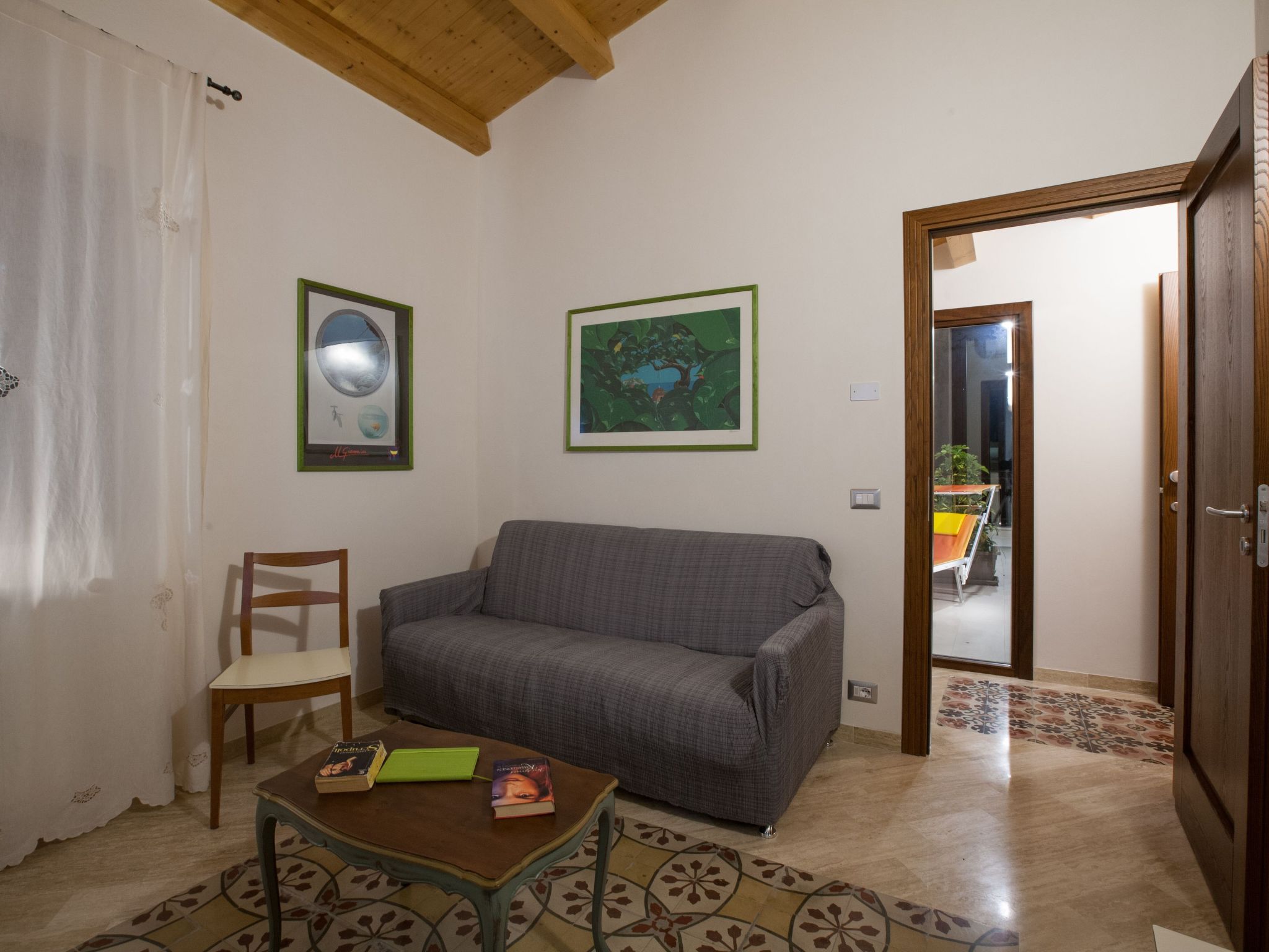 Uhrenterrasse-Inside