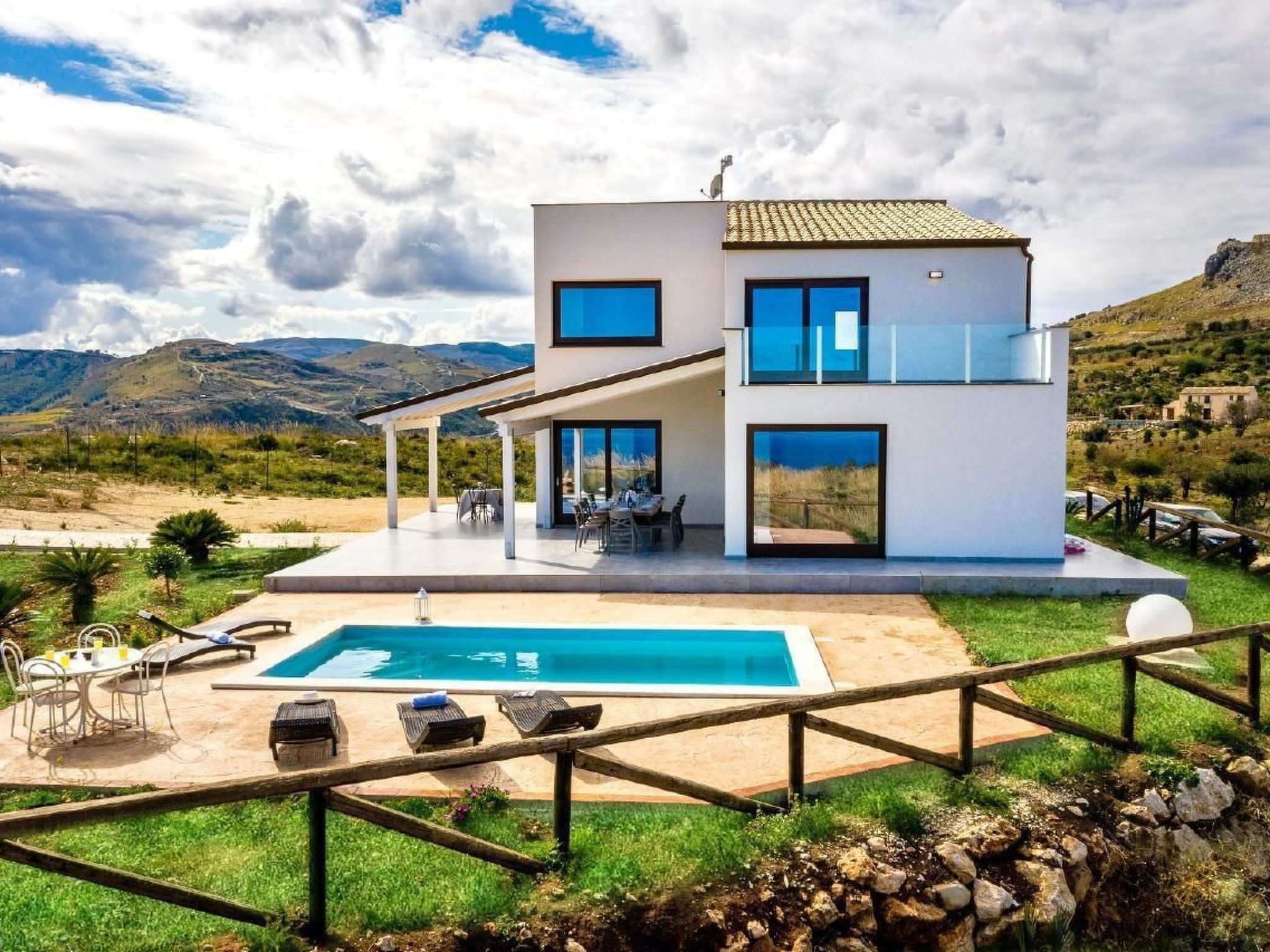 Villa "Rocchi Livreri" mit Blick auf das Wasser