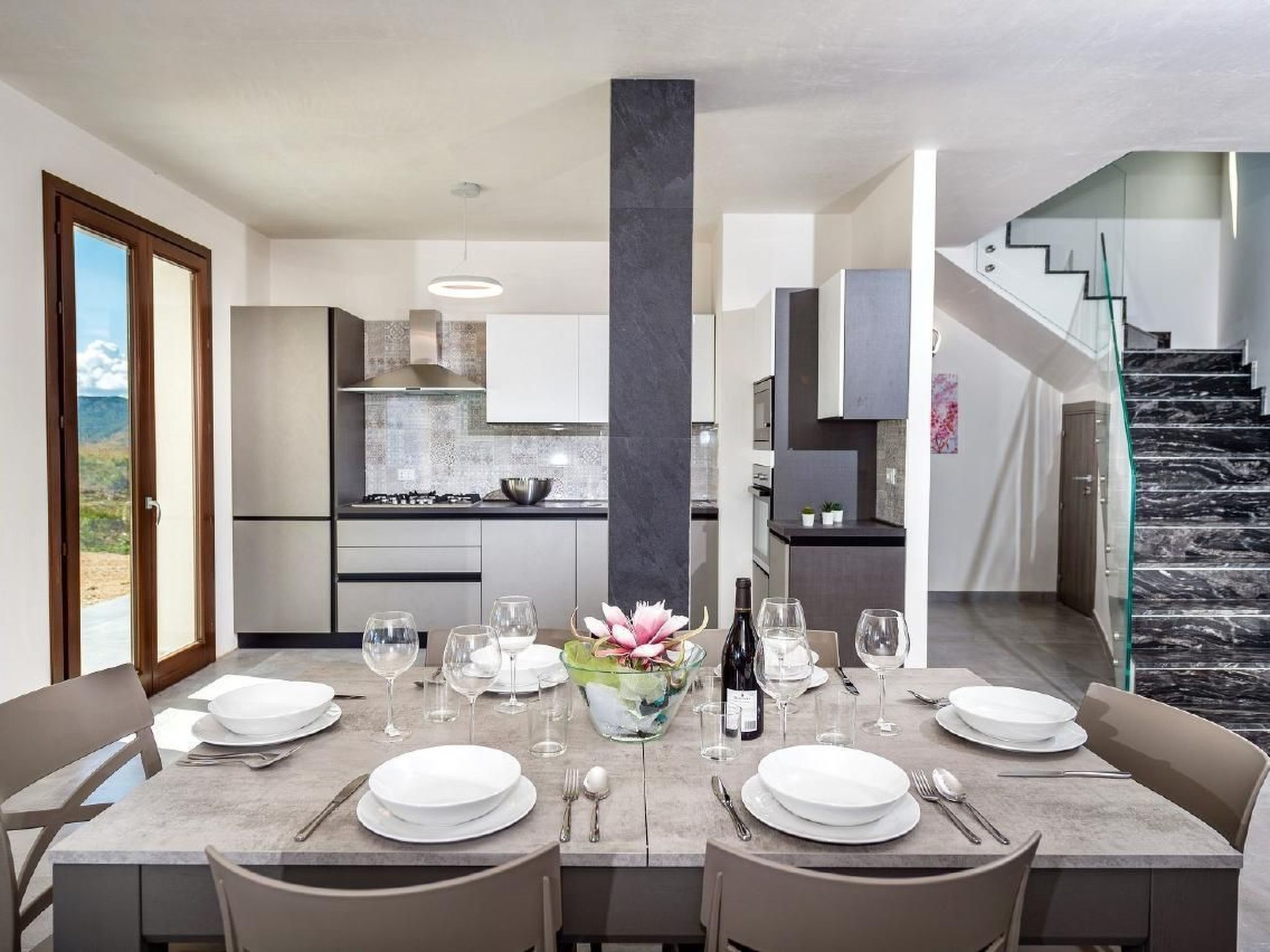 Villa "Rocchi Livreri" mit Blick auf das Wasser-Image-tags.info