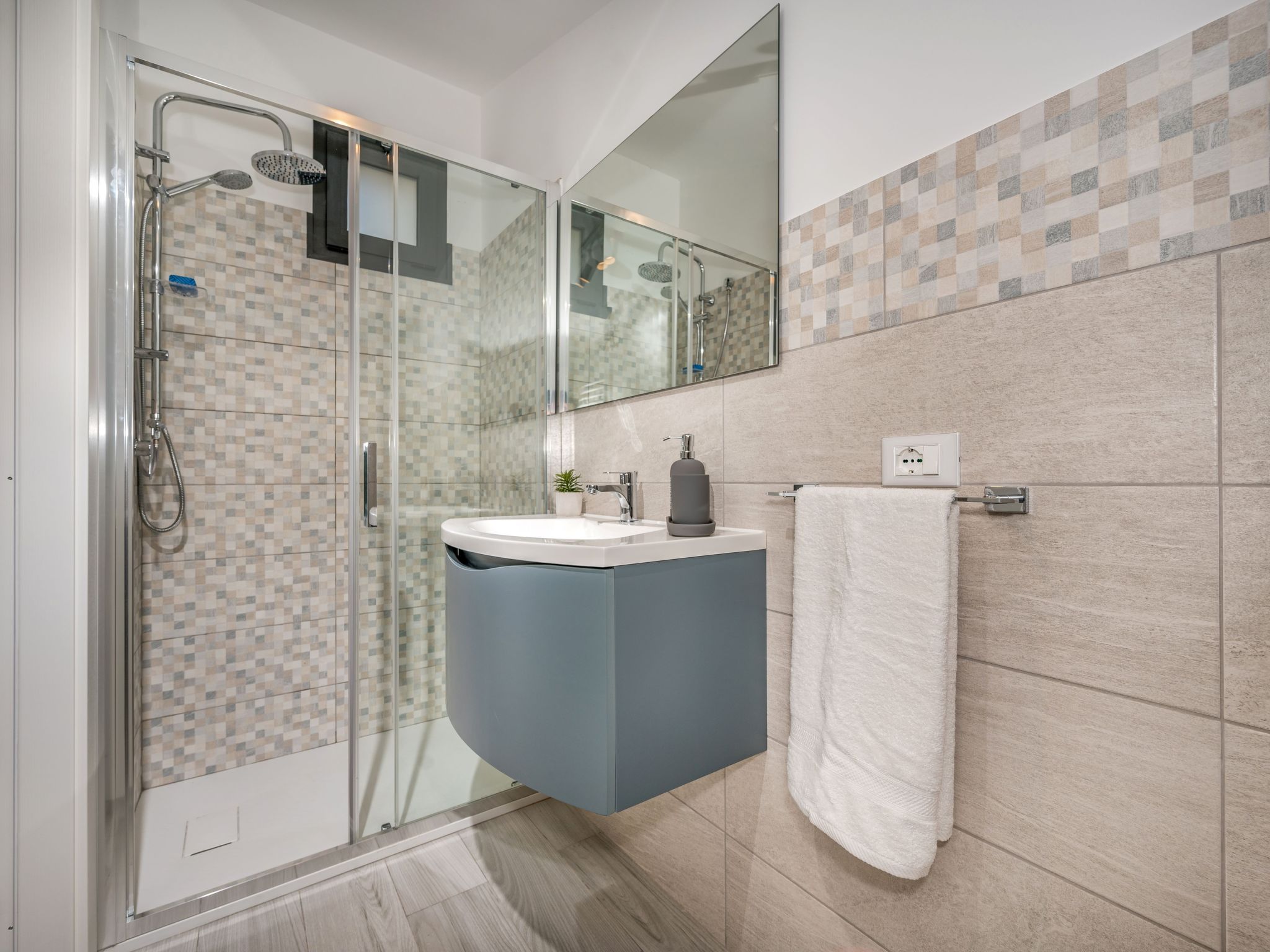 Dolce Vita Komfortables Penthouse in der Vorstadt - Image 5