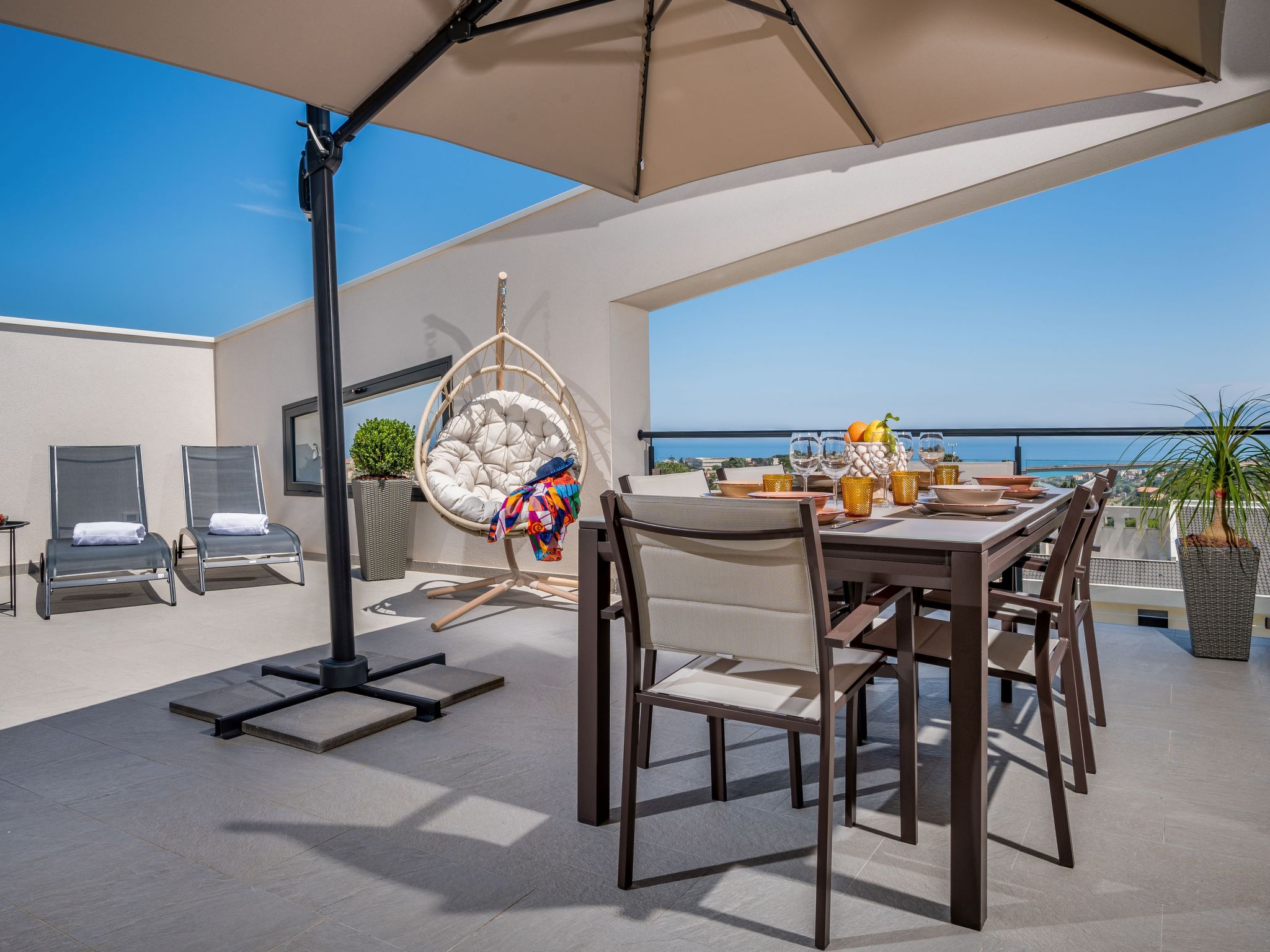 Dolce Vita Komfortables Penthouse in der Vorstadt — Terrace (3 of 30)