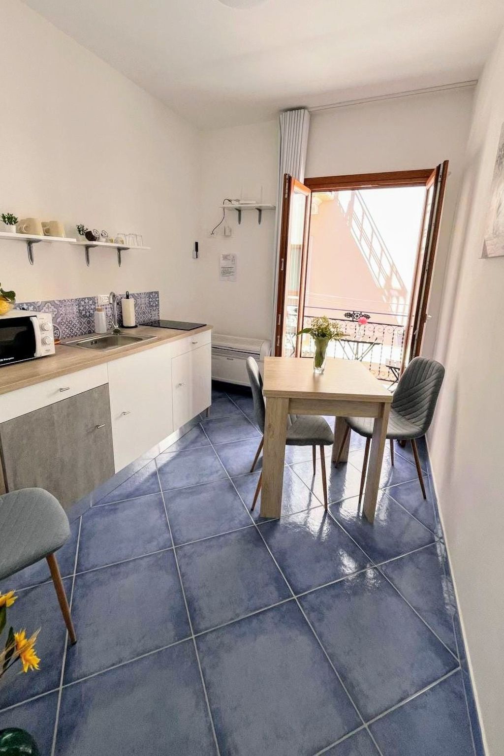 Oikos Design-Ferienwohnung mit Aussicht-Binnen