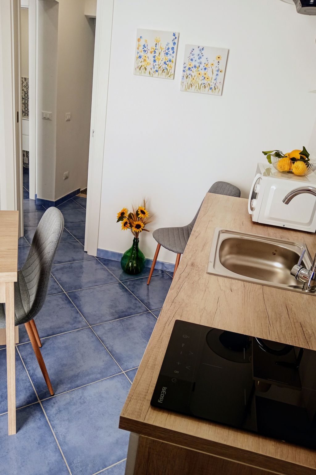 Oikos Design-Ferienwohnung mit Aussicht-Binnen