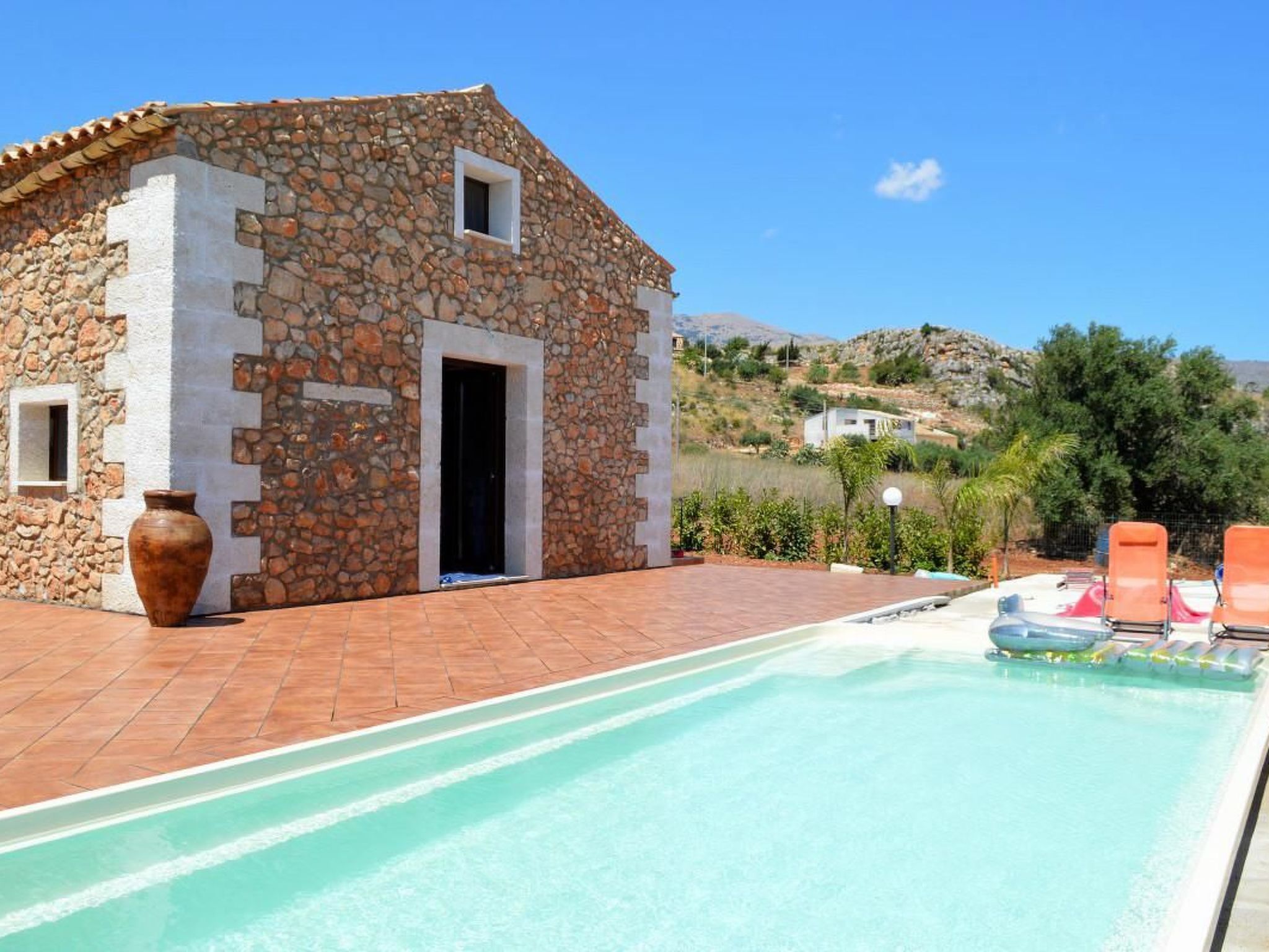 Angenehmes Haus in Castellammare Del Golfo mit privatem Pool